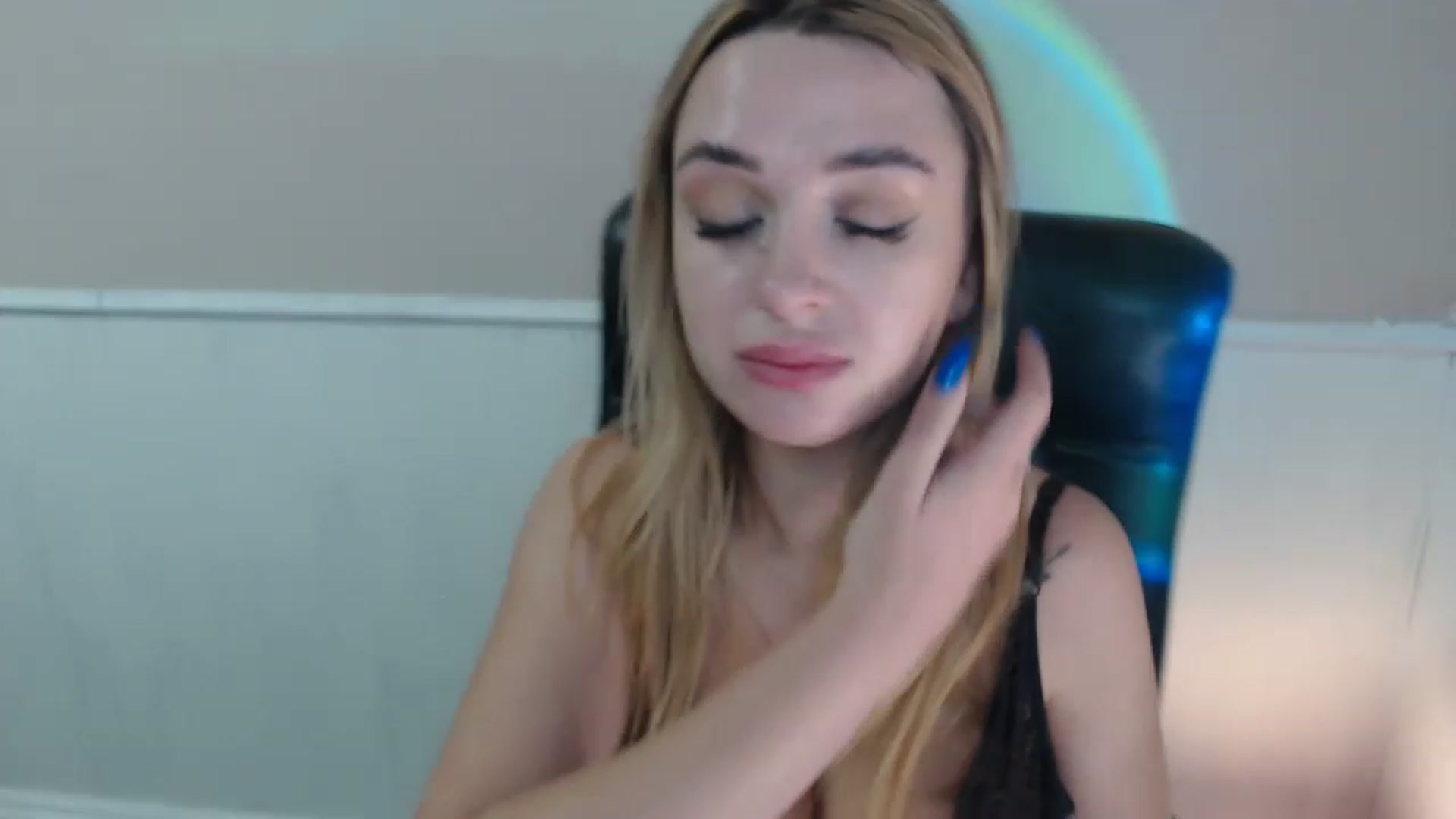 Gallery image thumbnail from Keyssi_li's myfreecams stream on, 12/02/2022, 10:52 image 17 of 20