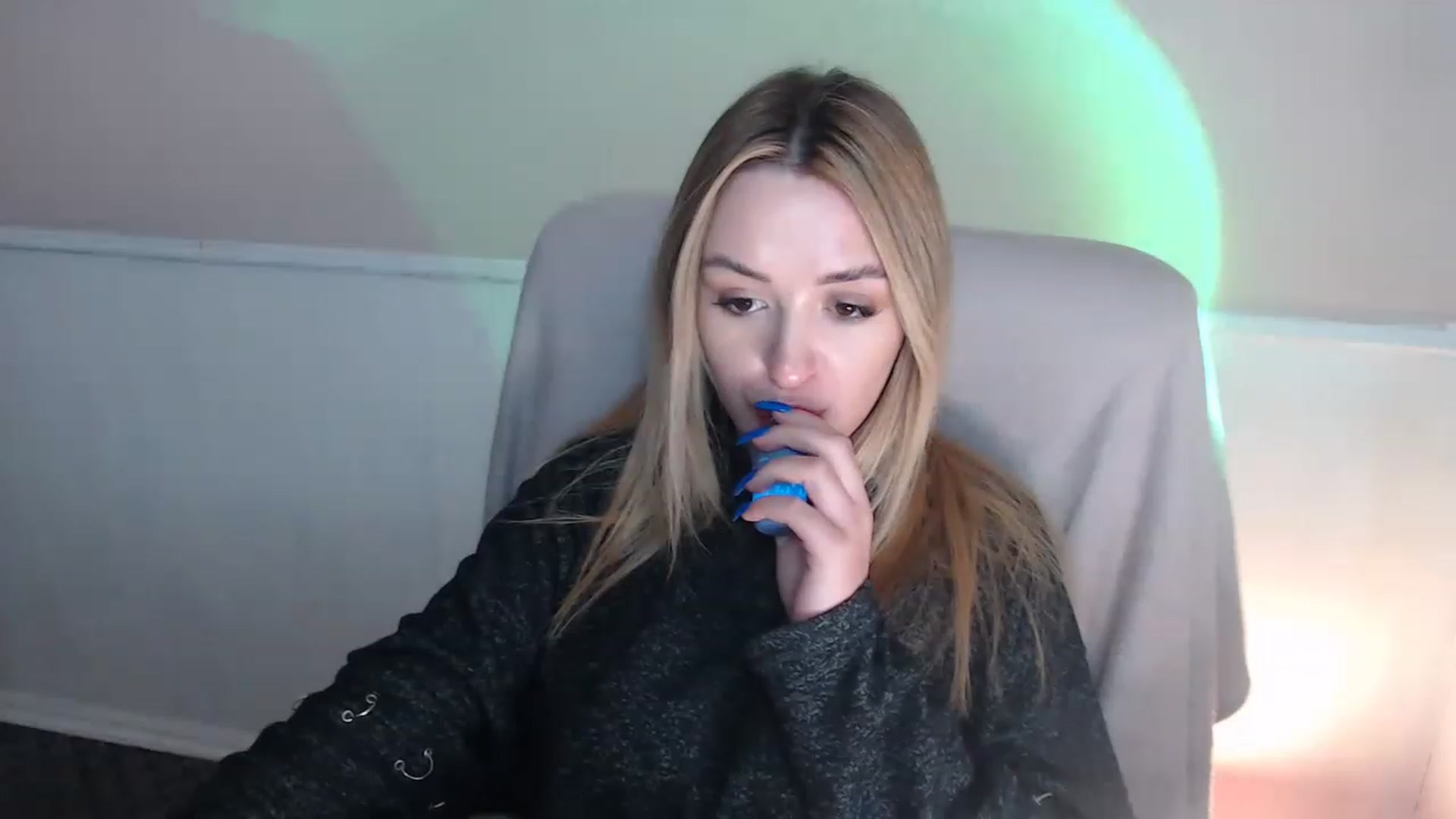 Gallery image thumbnail from Keyssi_li's myfreecams stream on, 12/05/2022, 13:19 image 2 of 20