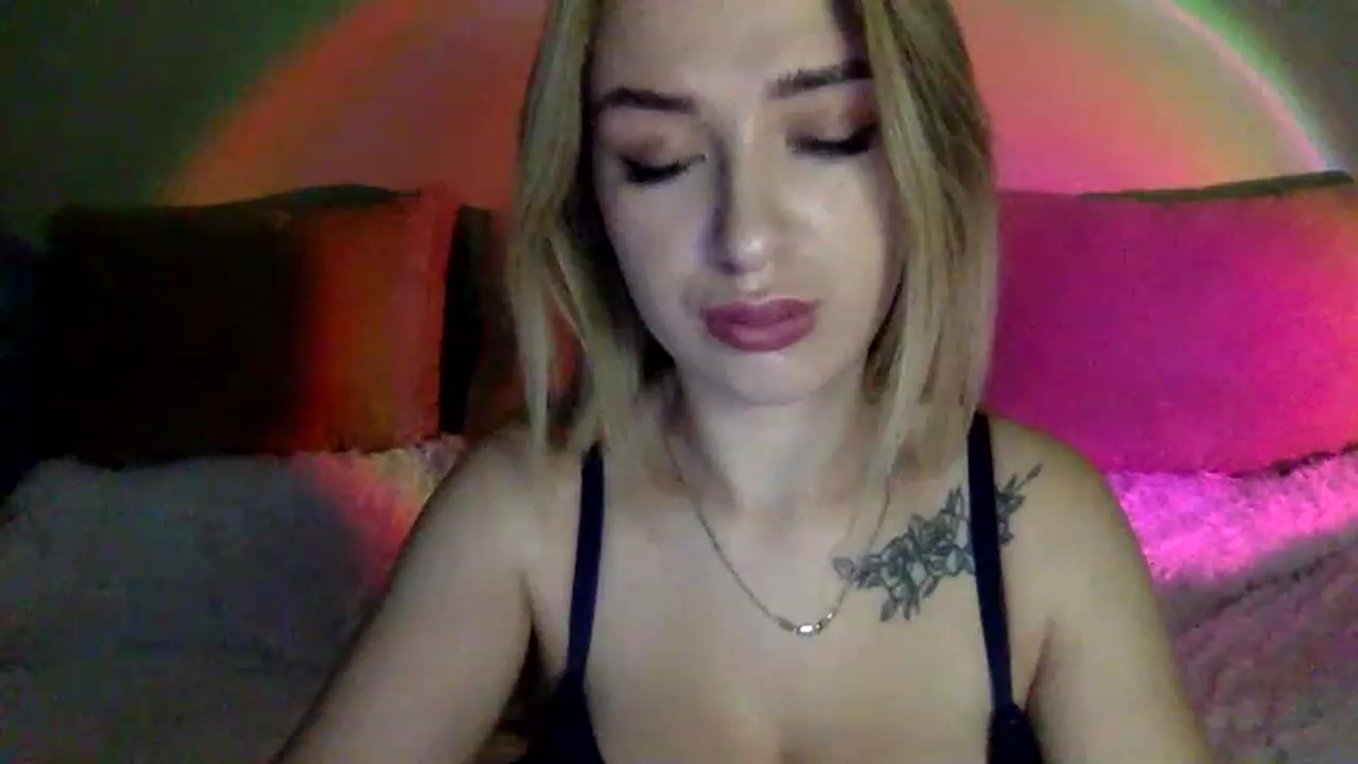 Gallery image thumbnail from Keyssi_li's myfreecams stream on, 12/10/2022, 16:48 image 7 of 20
