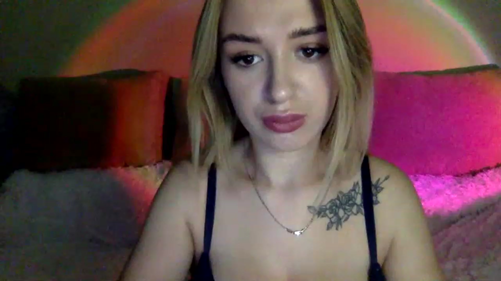 Gallery image thumbnail from Keyssi_li's myfreecams stream on, 12/10/2022, 16:48 image 8 of 20