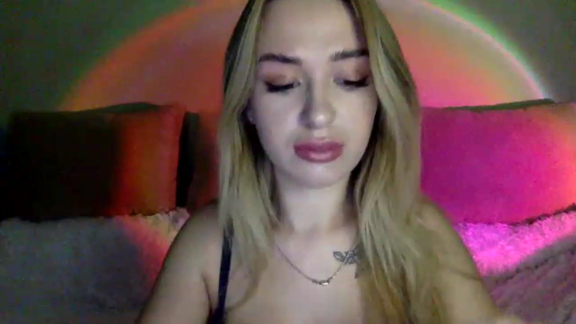 Gallery image thumbnail from Keyssi_li's myfreecams stream on, 12/10/2022, 16:48 image 3 of 20