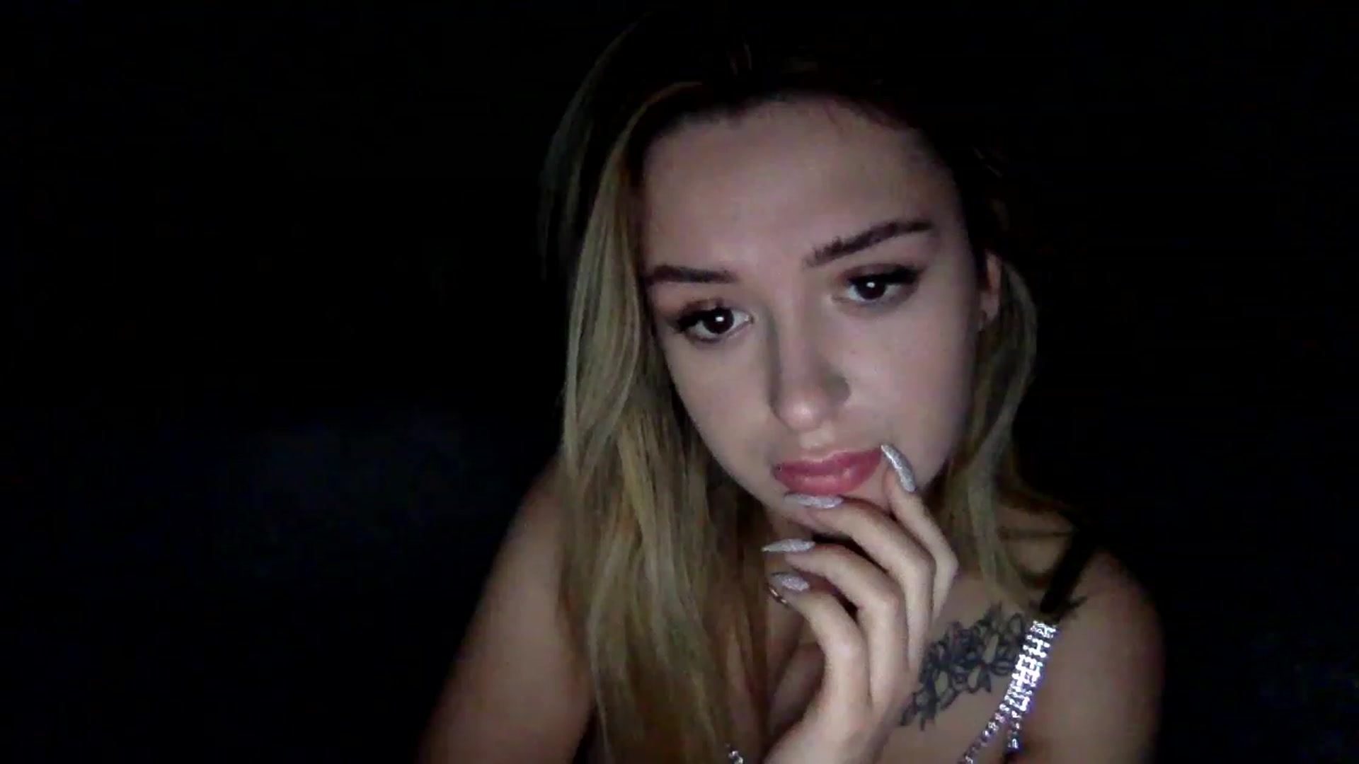 Gallery image thumbnail from Keyssi_li's myfreecams stream on, 12/10/2022, 19:16 image 18 of 20