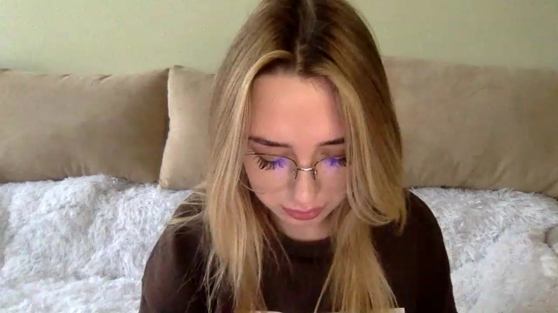 Gallery image thumbnail from Keyssi_li's myfreecams stream on, 12/12/2022, 12:41 image 1 of 20