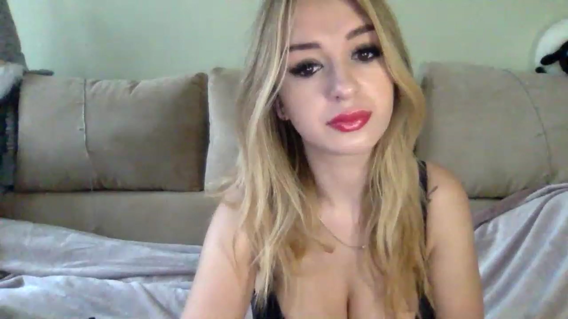 Gallery image thumbnail from Keyssi_li's myfreecams stream on, 12/24/2022, 11:11 image 7 of 20