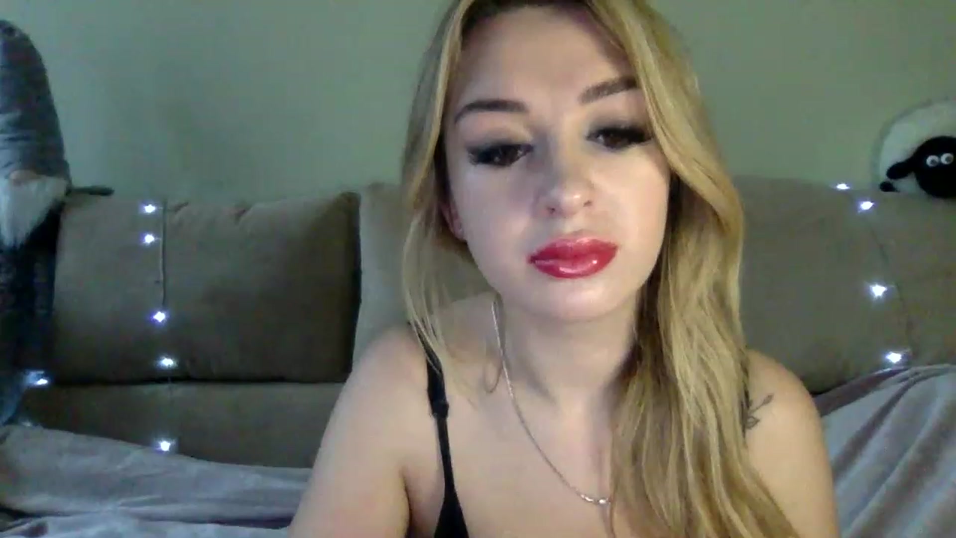 Gallery image thumbnail from Keyssi_li's myfreecams stream on, 12/24/2022, 11:11 image 2 of 20