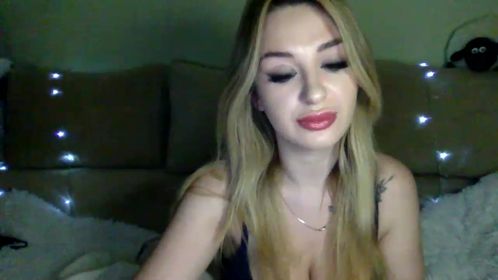 Gallery image thumbnail from Keyssi_li's myfreecams stream on, 12/24/2022, 17:57 image 14 of 20