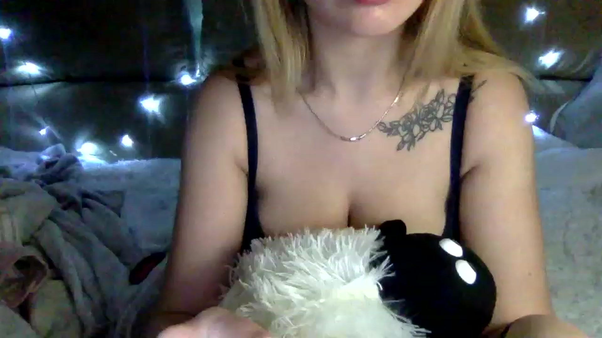 Gallery image thumbnail from Keyssi_li's myfreecams stream on, 12/26/2022, 17:11 image 19 of 20