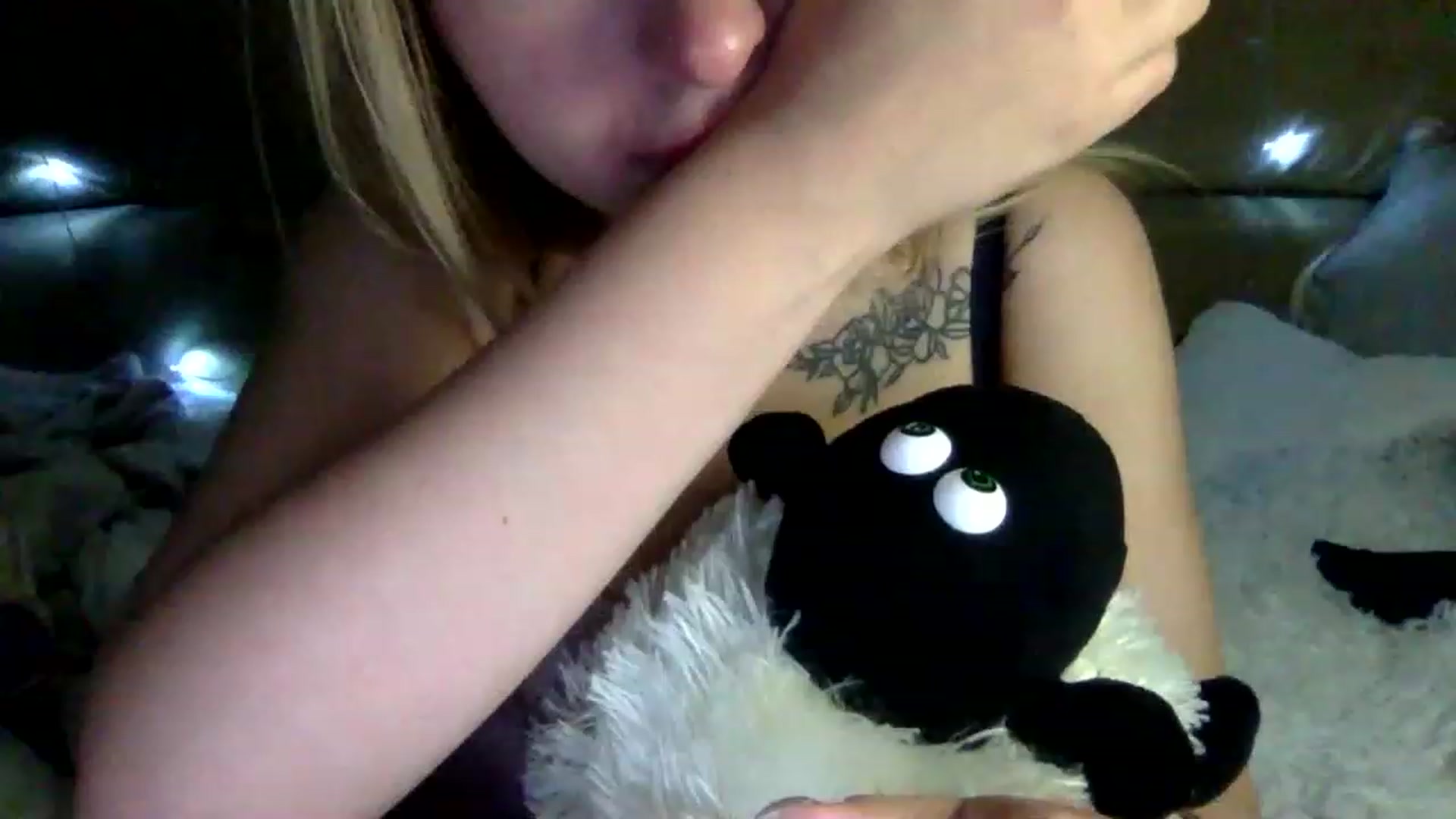Gallery image thumbnail from Keyssi_li's myfreecams stream on, 12/26/2022, 17:11 image 15 of 20