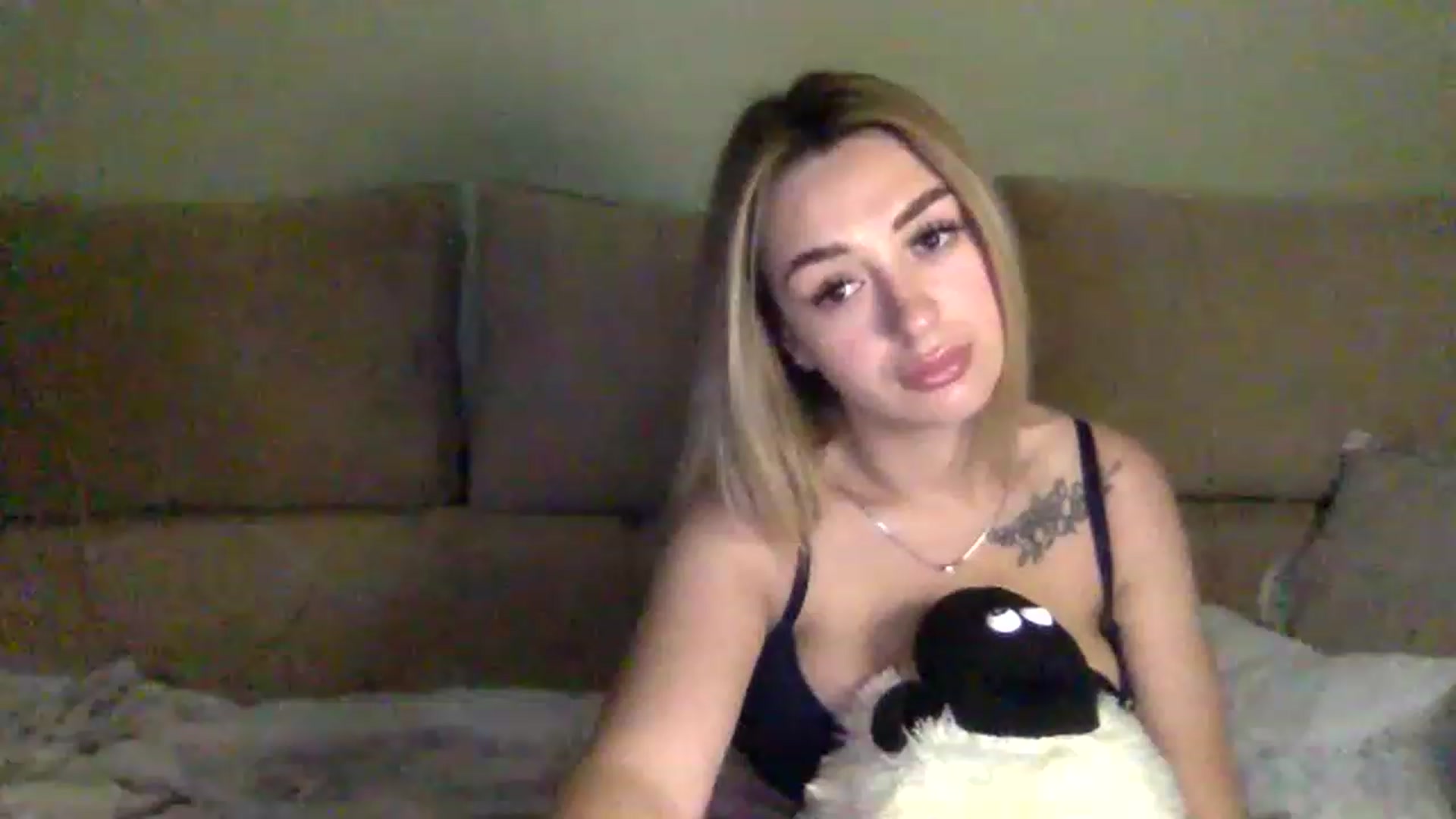 Gallery image thumbnail from Keyssi_li's myfreecams stream on, 12/26/2022, 17:11 image 9 of 20