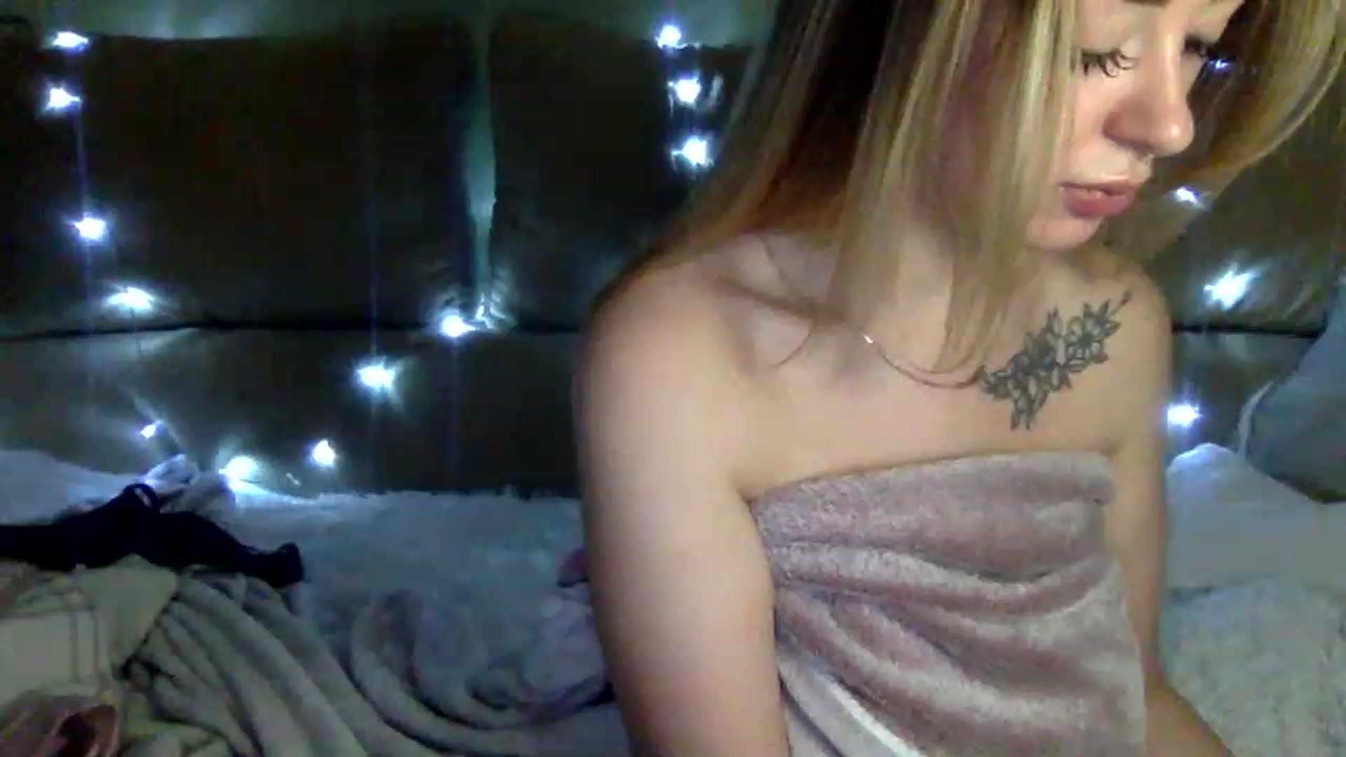 Gallery image thumbnail from Keyssi_li's myfreecams stream on, 12/26/2022, 19:00 image 4 of 20