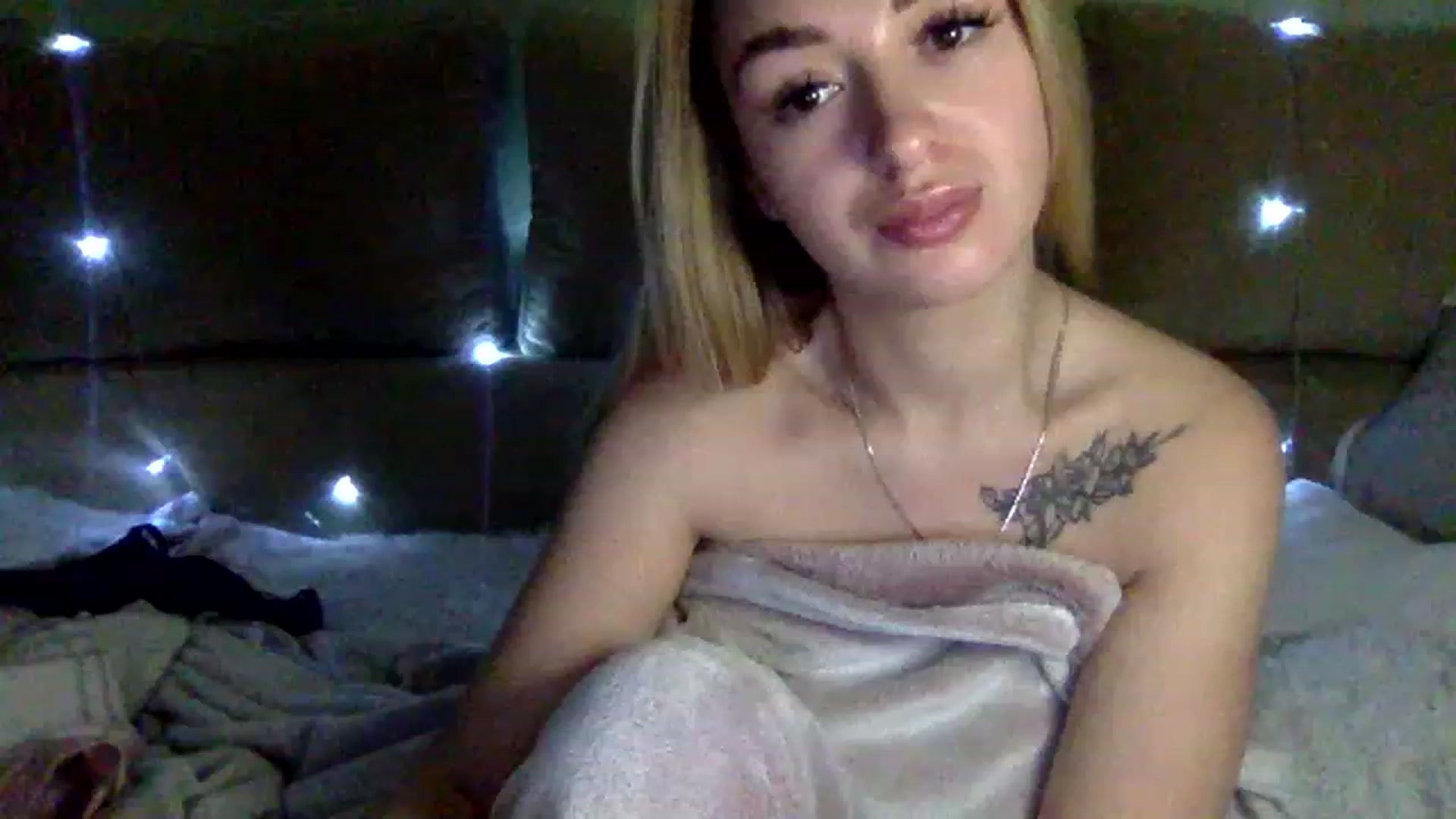 Gallery image thumbnail from Keyssi_li's myfreecams stream on, 12/26/2022, 19:17 image 1 of 20