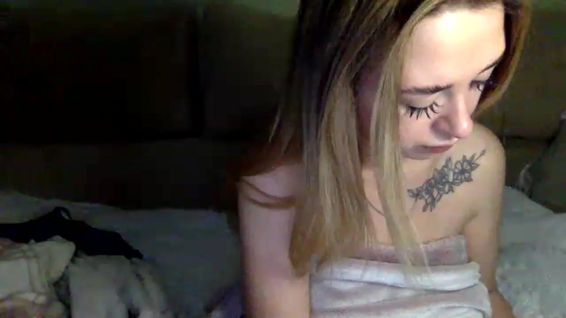 Gallery image thumbnail from Keyssi_li's myfreecams stream on, 12/26/2022, 19:17 image 10 of 20