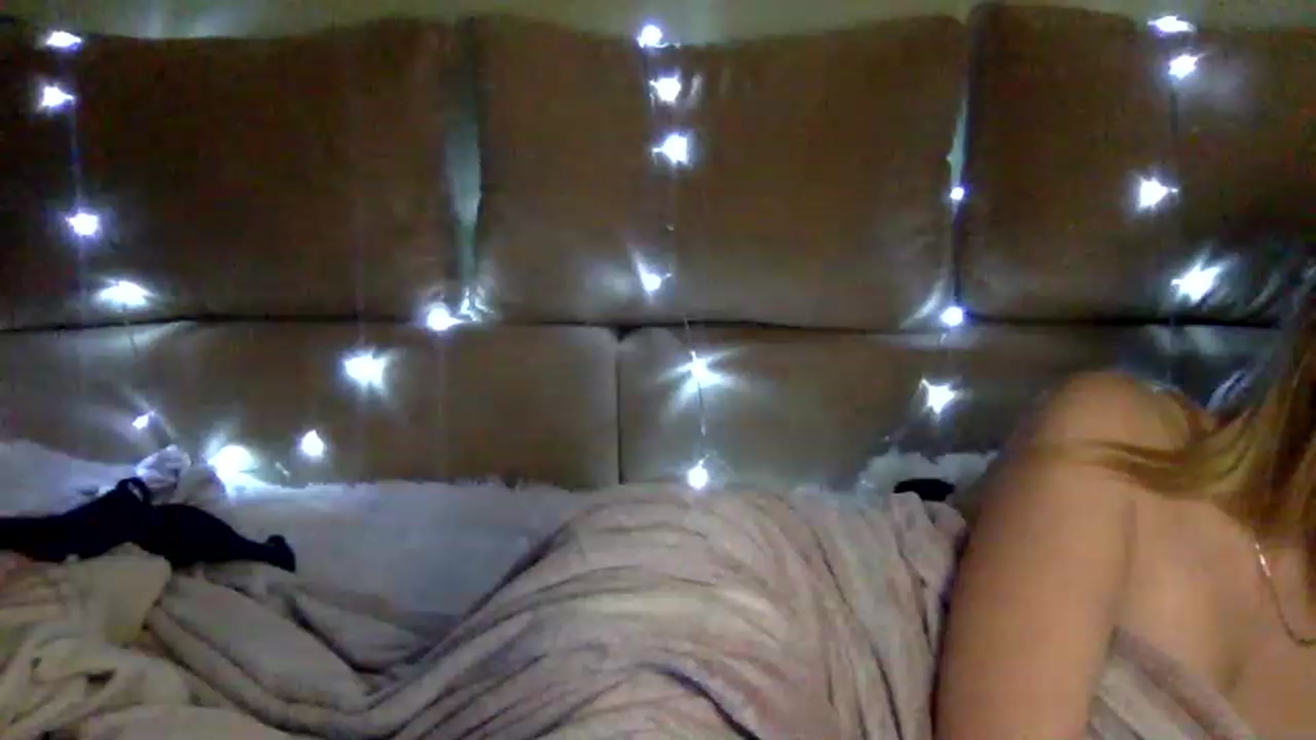 Gallery image thumbnail from Keyssi_li's myfreecams stream on, 12/26/2022, 19:17 image 3 of 20