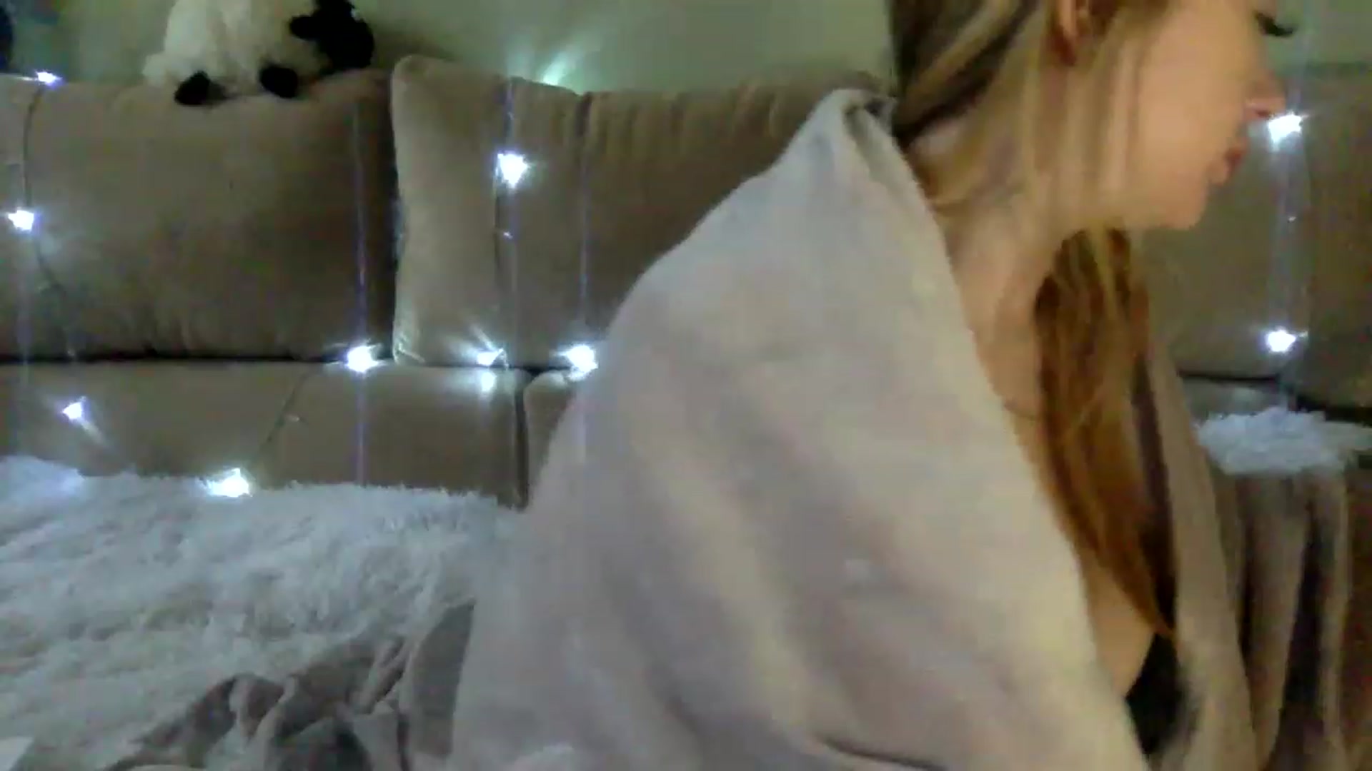 Gallery image thumbnail from Keyssi_li's myfreecams stream on, 01/06/2023, 12:34 image 19 of 20