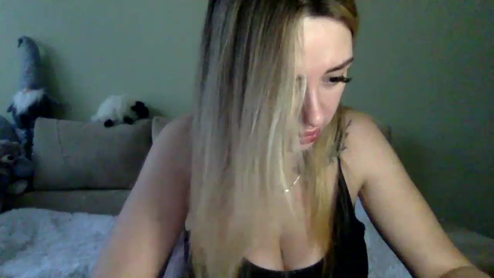 Gallery image thumbnail from Keyssi_li's myfreecams stream on, 01/12/2023, 14:23 image 8 of 20