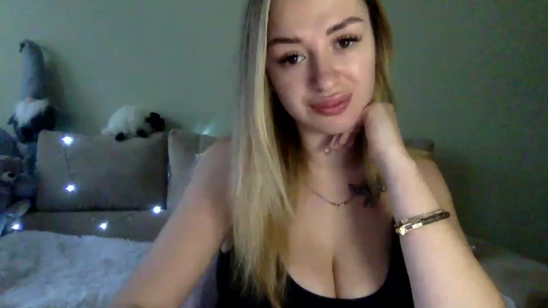Gallery image thumbnail from Keyssi_li's myfreecams stream on, 01/12/2023, 14:23 image 1 of 20