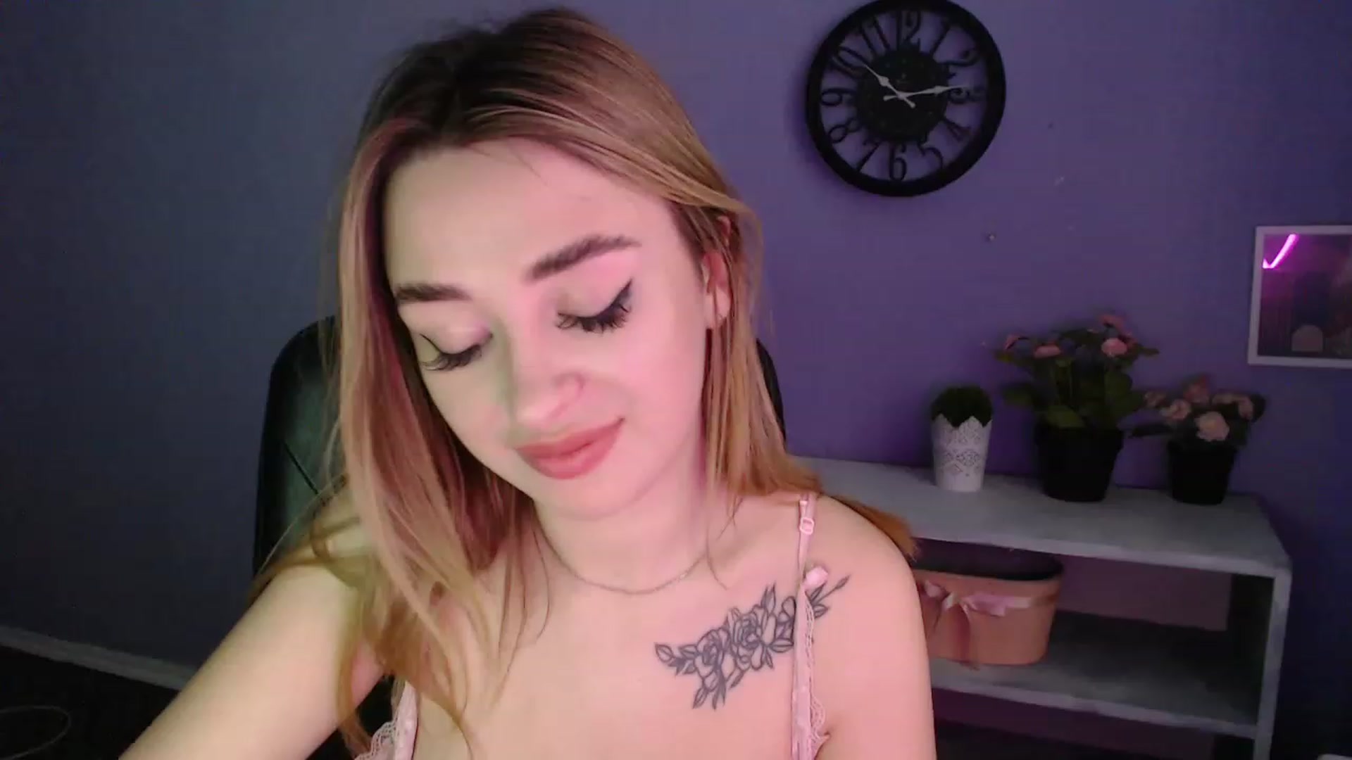 Gallery image thumbnail from Keyssi_li's myfreecams stream on, 03/16/2023, 13:05 image 10 of 20