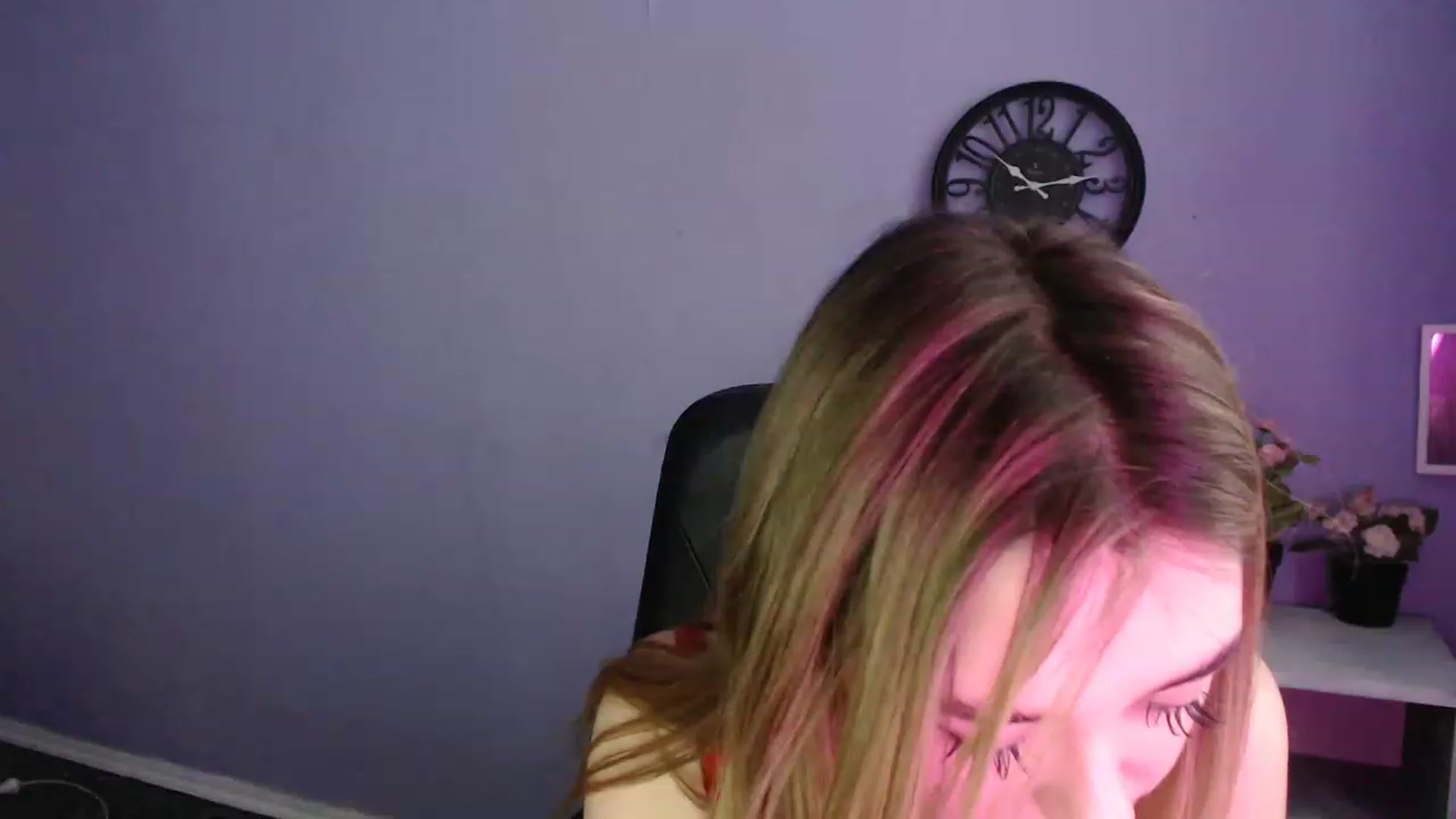 Gallery image thumbnail from Keyssi_li's myfreecams stream on, 03/19/2023, 12:50 image 17 of 20