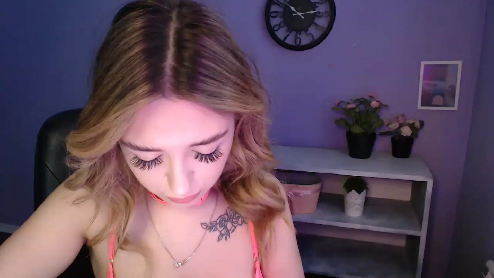 Gallery image thumbnail from Keyssi_li's myfreecams stream on, 03/23/2023, 09:16 image 4 of 20