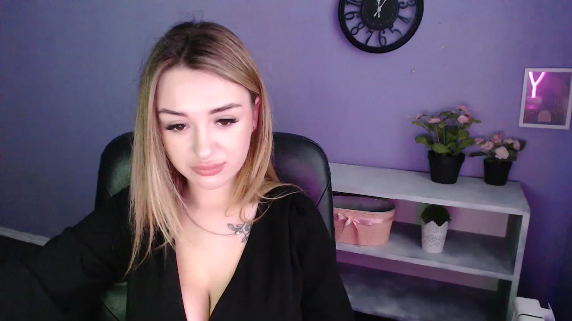 Gallery image thumbnail from Keyssi_li's myfreecams stream on, 03/24/2023, 13:26 image 8 of 20