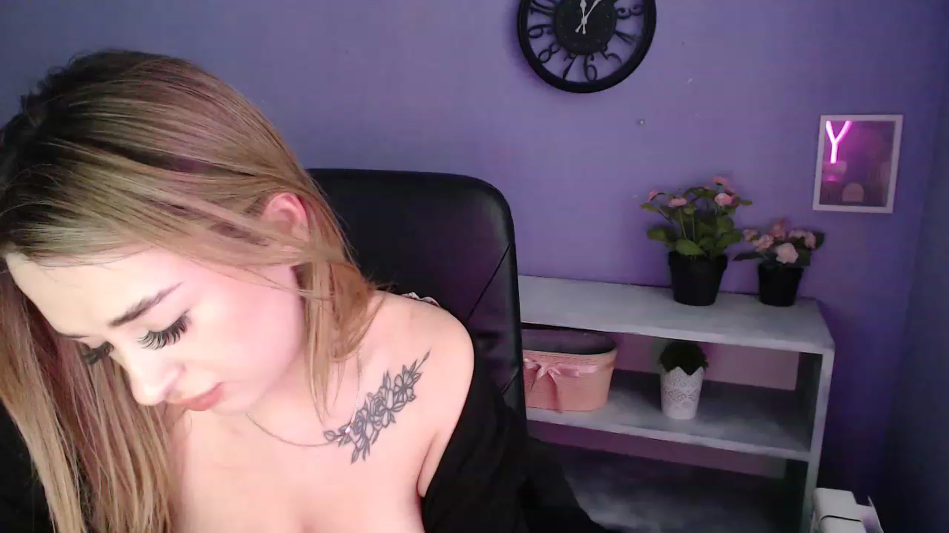 Gallery image thumbnail from Keyssi_li's myfreecams stream on, 03/24/2023, 13:26 image 1 of 20