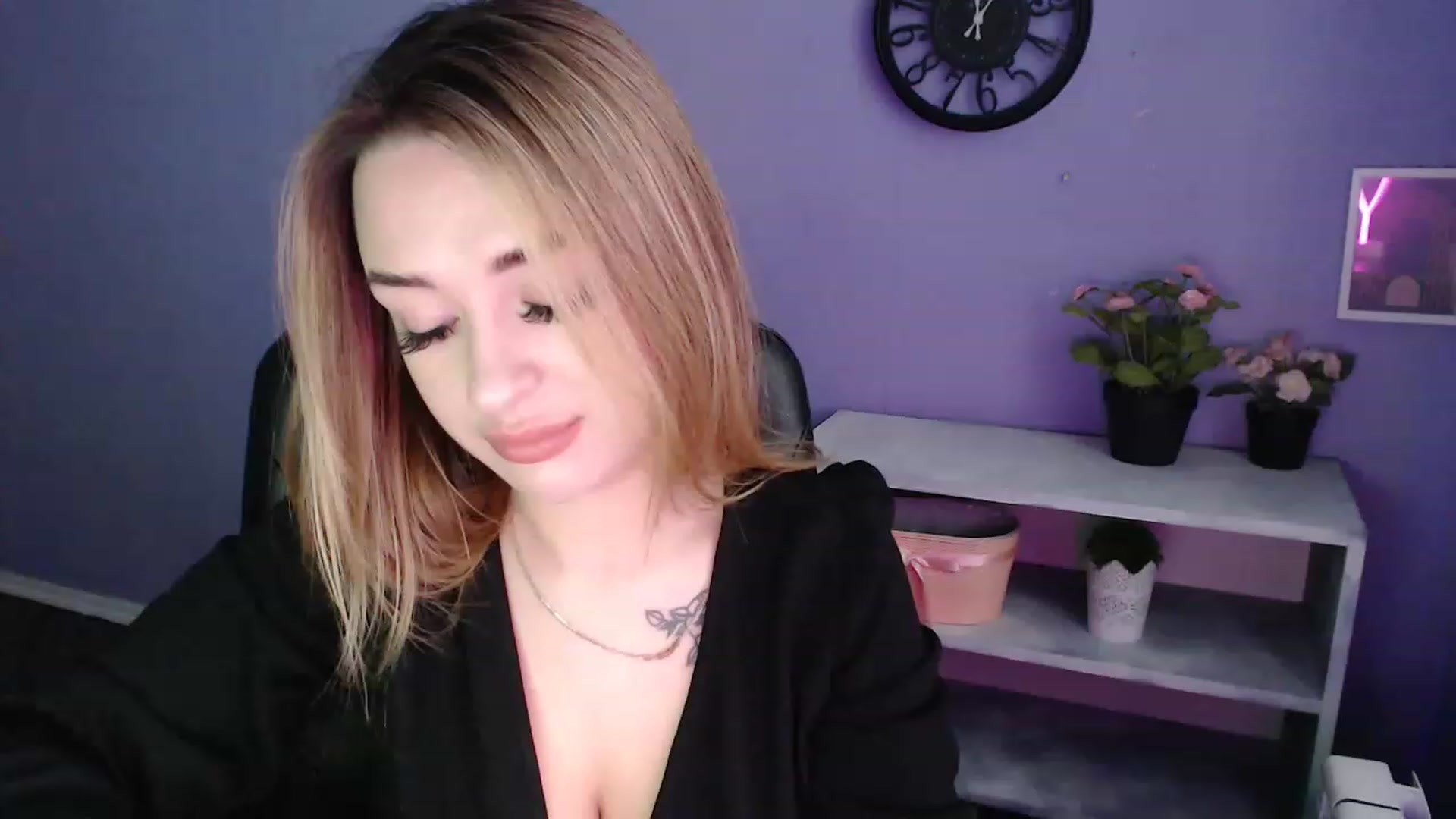 Gallery image thumbnail from Keyssi_li's myfreecams stream on, 03/24/2023, 13:26 image 12 of 20
