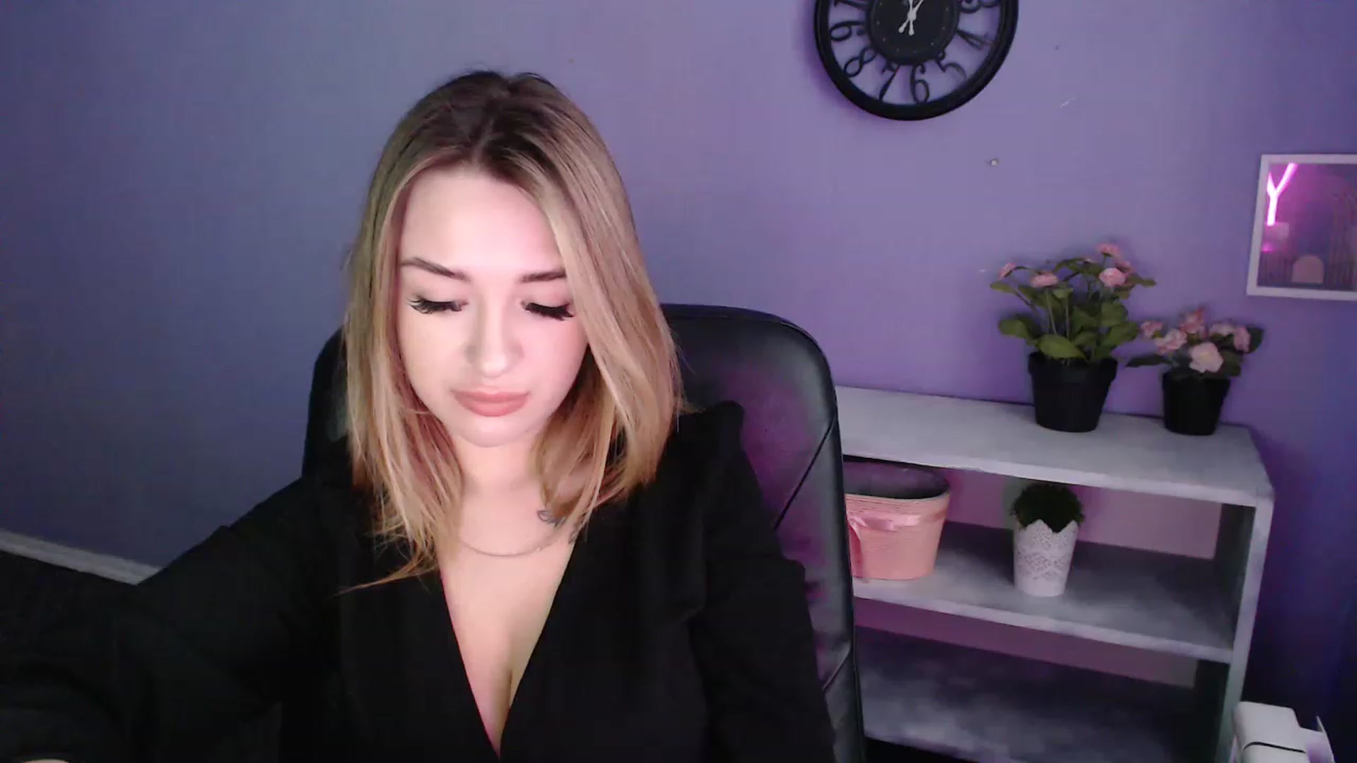 Gallery image thumbnail from Keyssi_li's myfreecams stream on, 03/24/2023, 13:26 image 13 of 20