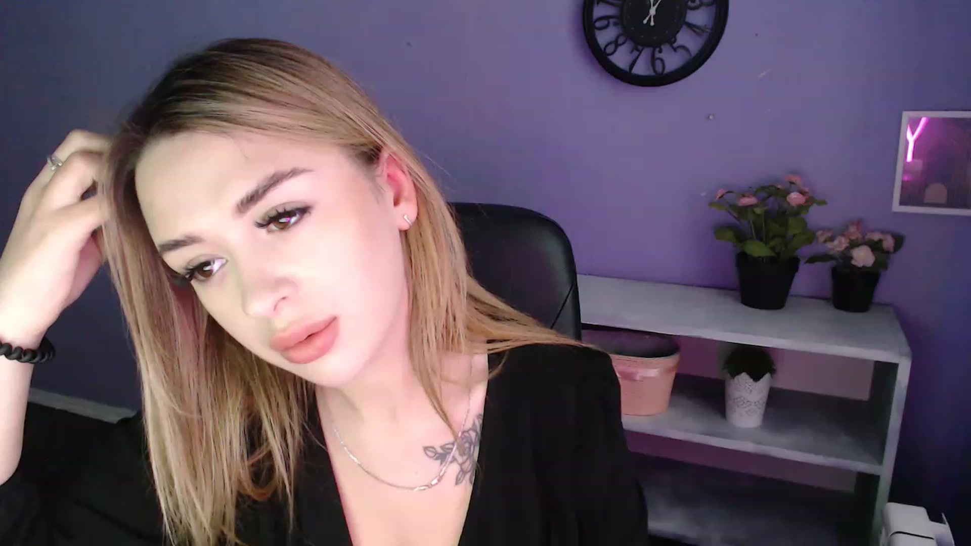Gallery image thumbnail from Keyssi_li's myfreecams stream on, 03/24/2023, 13:26 image 14 of 20