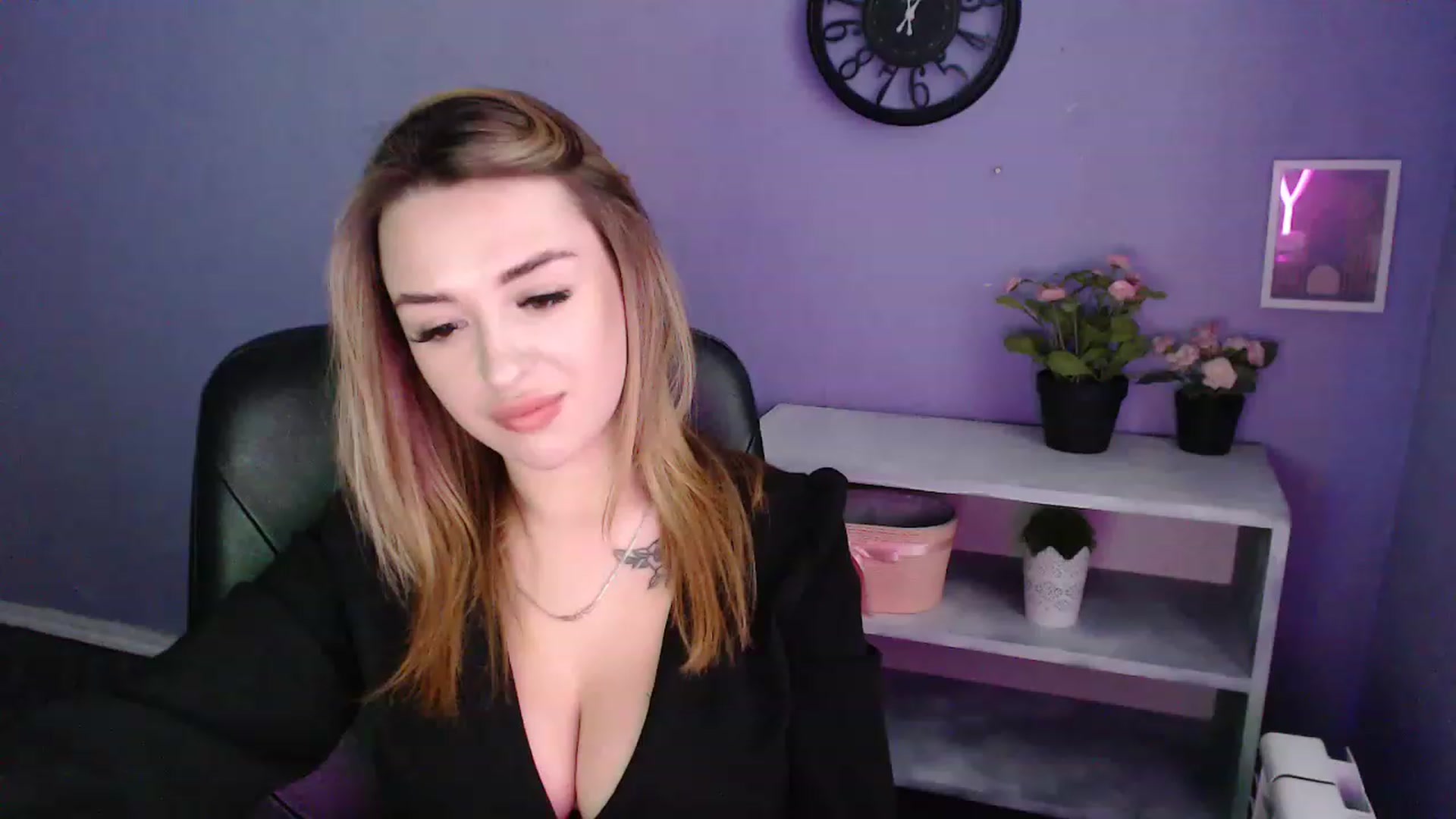 Gallery image thumbnail from Keyssi_li's myfreecams stream on, 03/24/2023, 15:28 image 11 of 20