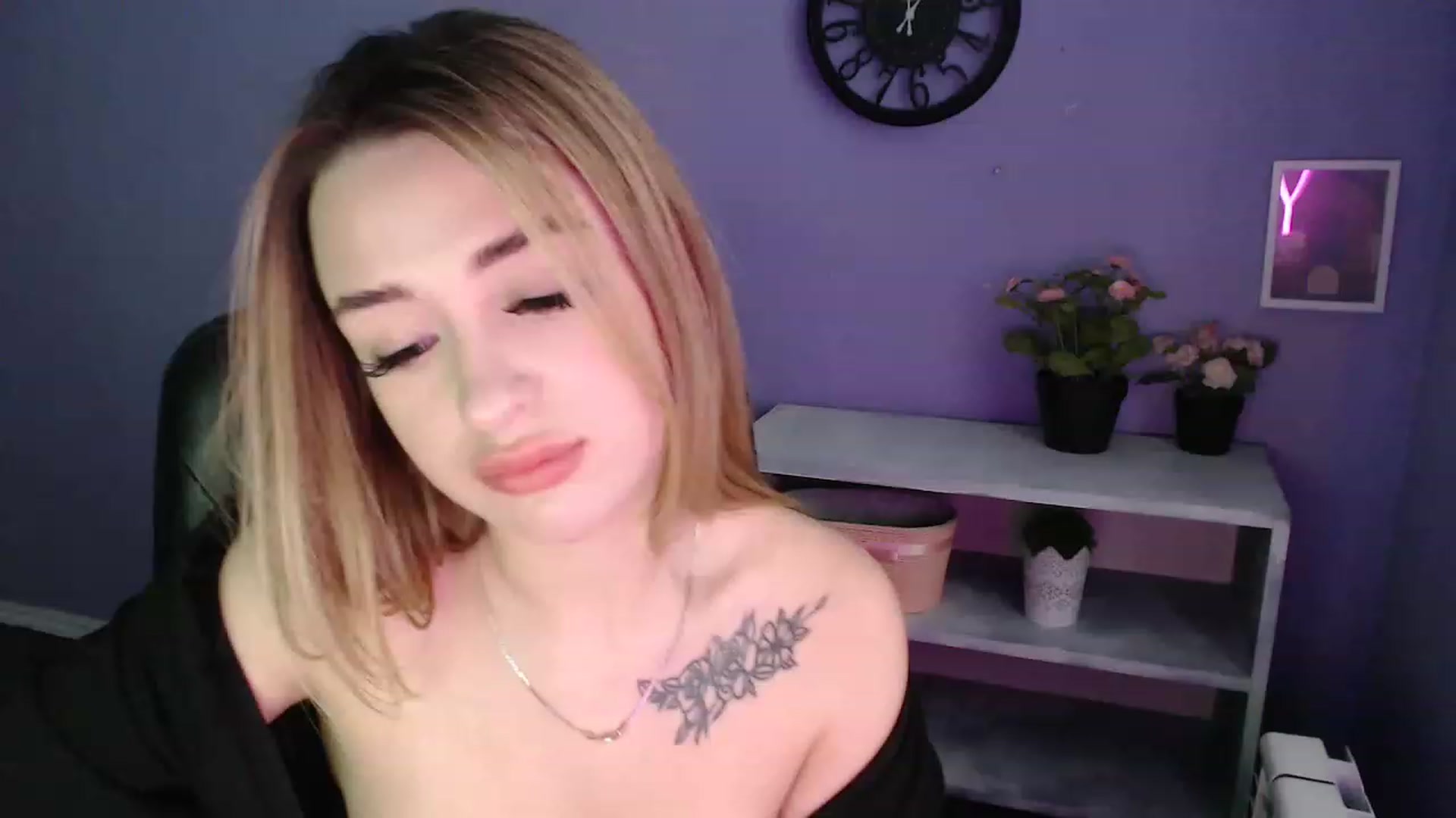 Gallery image thumbnail from Keyssi_li's myfreecams stream on, 03/24/2023, 15:28 image 6 of 20