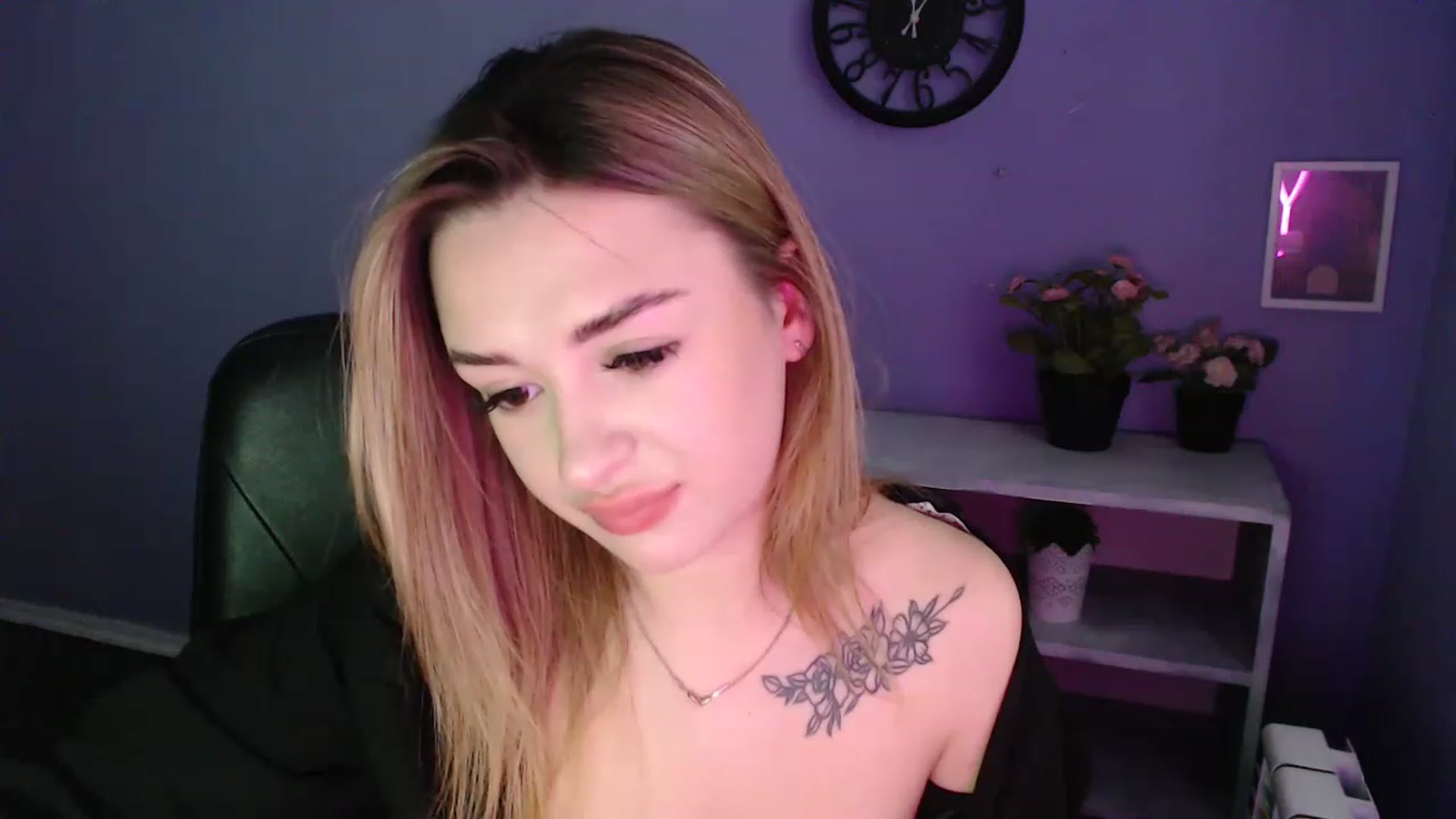Gallery image thumbnail from Keyssi_li's myfreecams stream on, 03/24/2023, 15:28 image 17 of 20