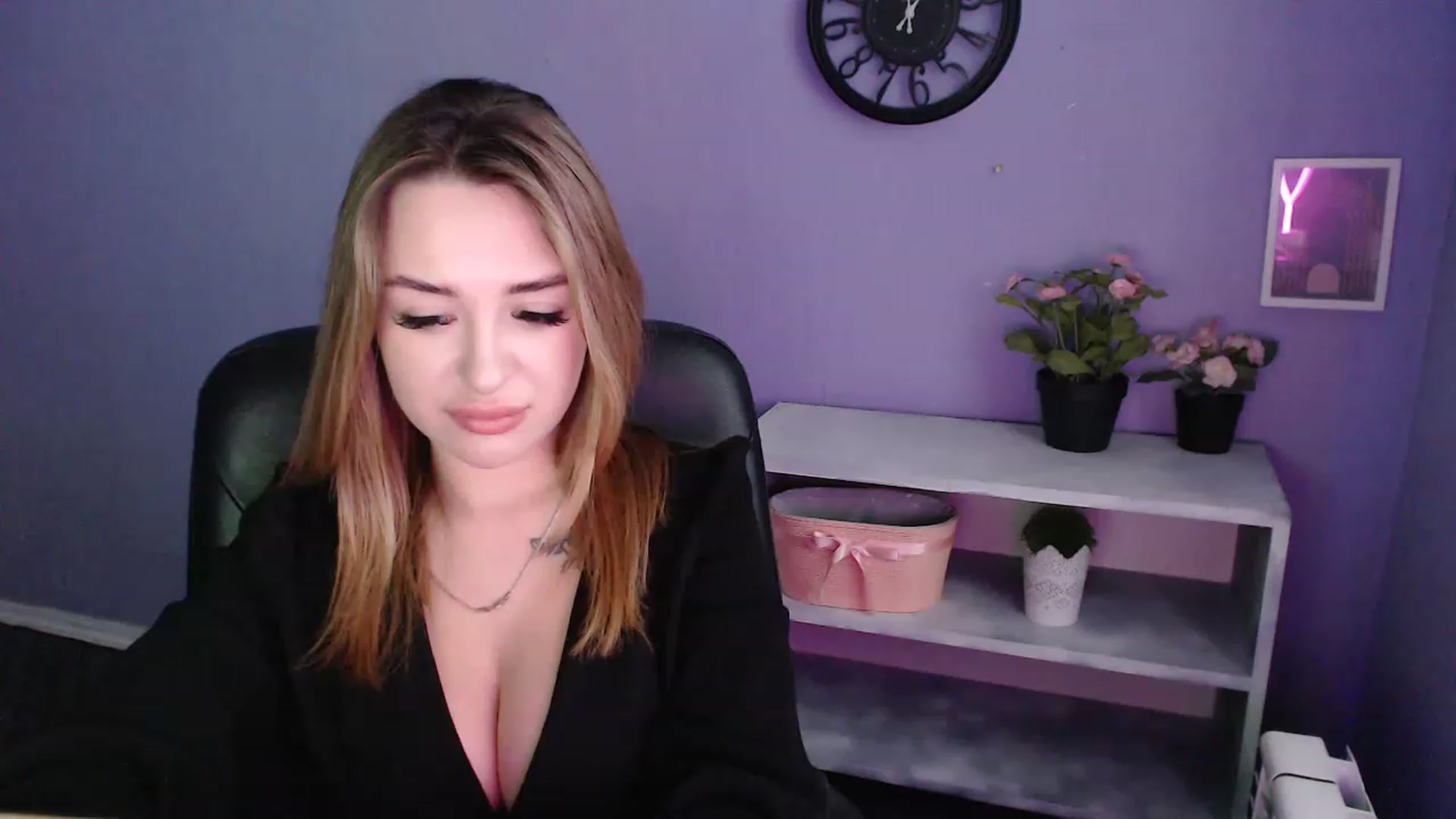 Gallery image thumbnail from Keyssi_li's myfreecams stream on, 03/24/2023, 15:28 image 10 of 20