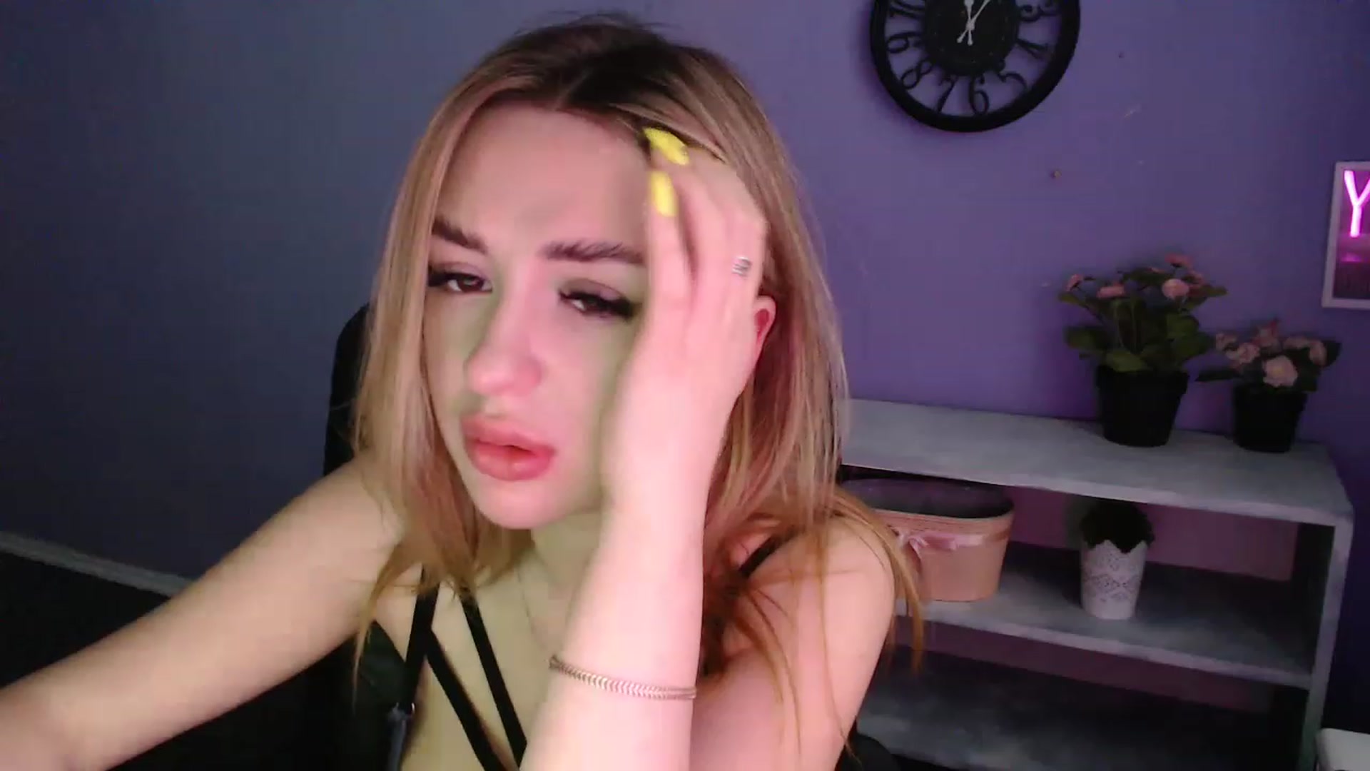 Gallery image thumbnail from Keyssi_li's myfreecams stream on, 03/25/2023, 11:11 image 13 of 20