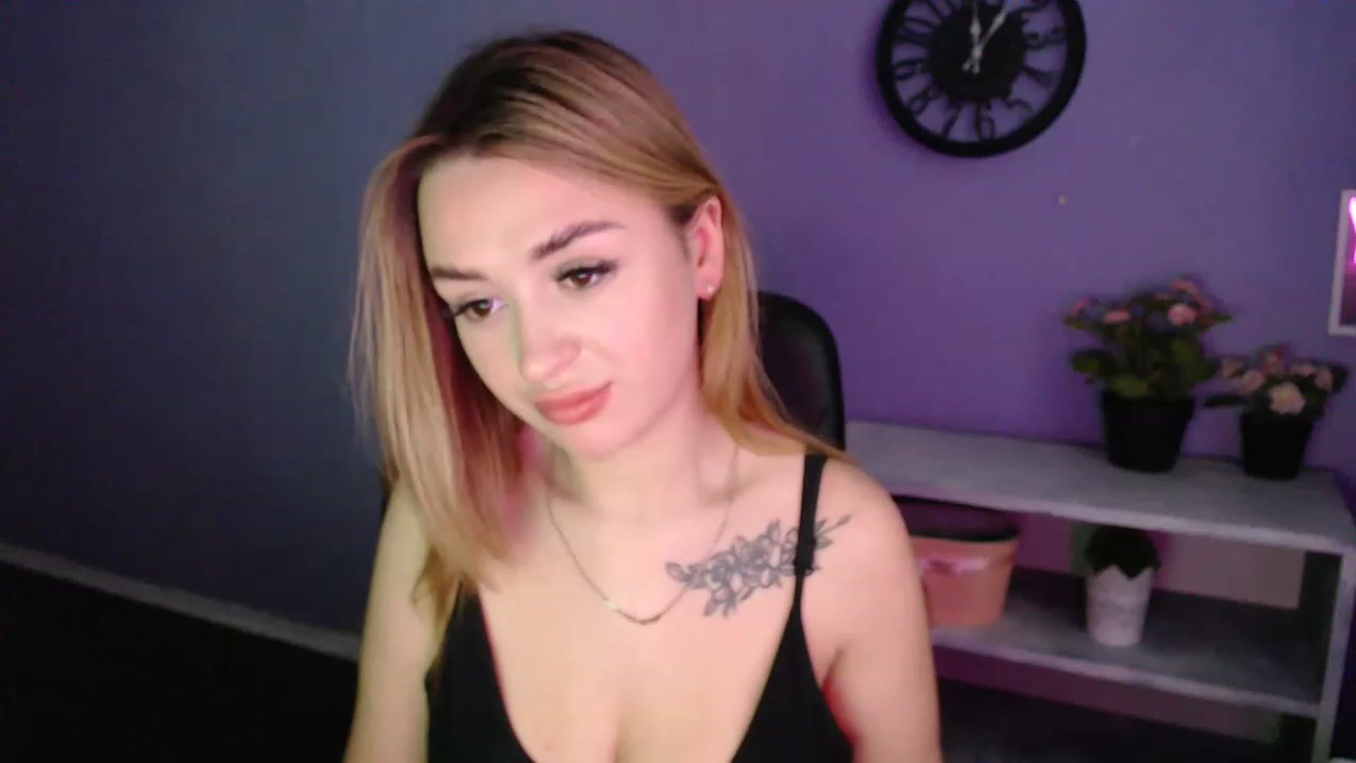 Gallery image thumbnail from Keyssi_li's myfreecams stream on, 03/25/2023, 13:04 image 17 of 20
