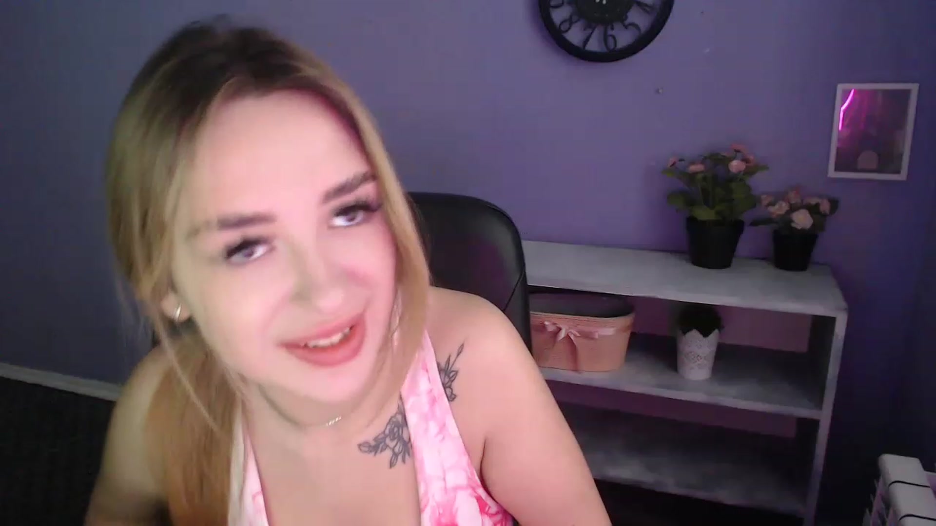 Gallery image thumbnail from Keyssi_li's myfreecams stream on, 03/29/2023, 08:42 image 17 of 20