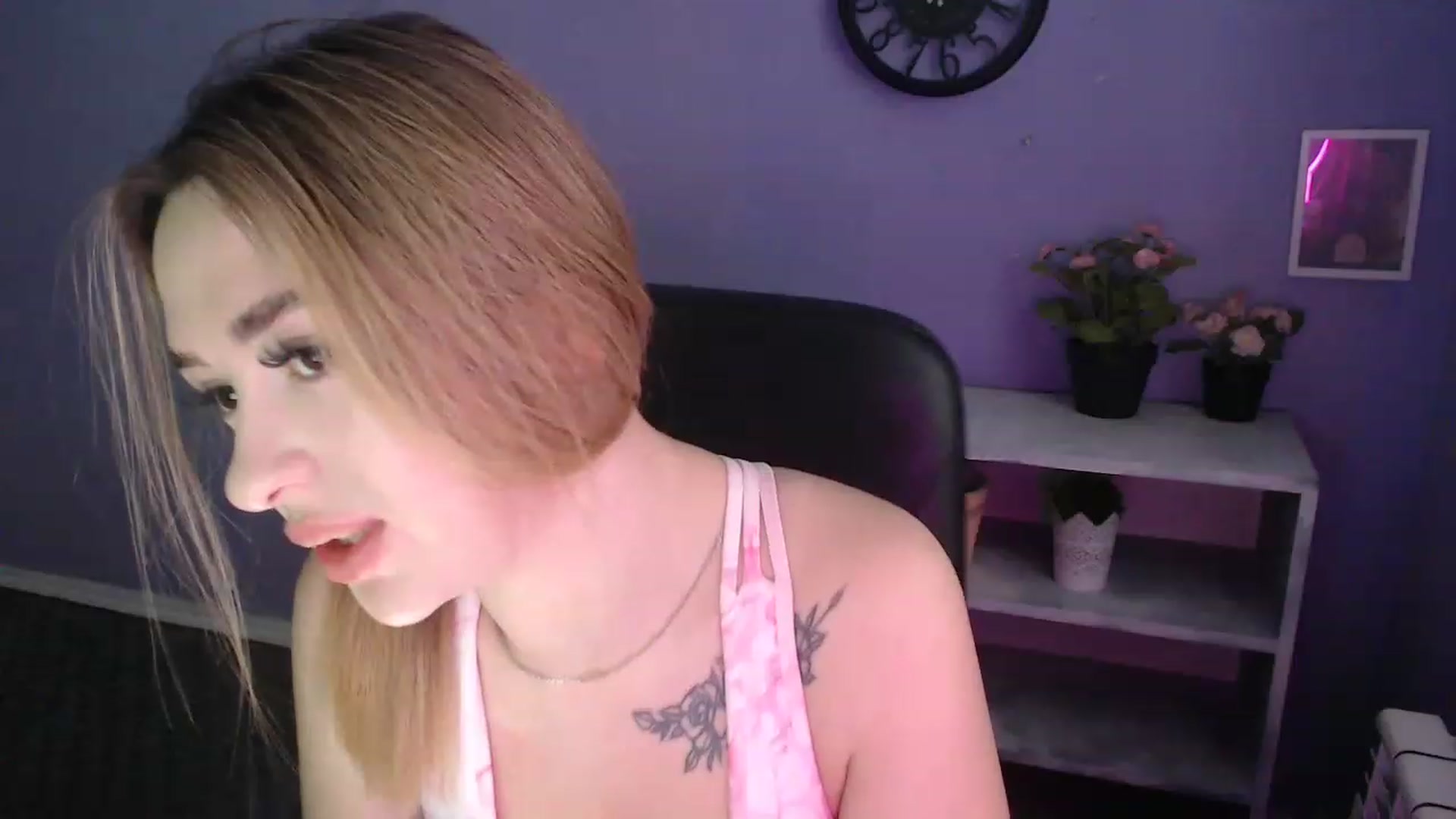 Gallery image thumbnail from Keyssi_li's myfreecams stream on, 03/29/2023, 08:42 image 14 of 20