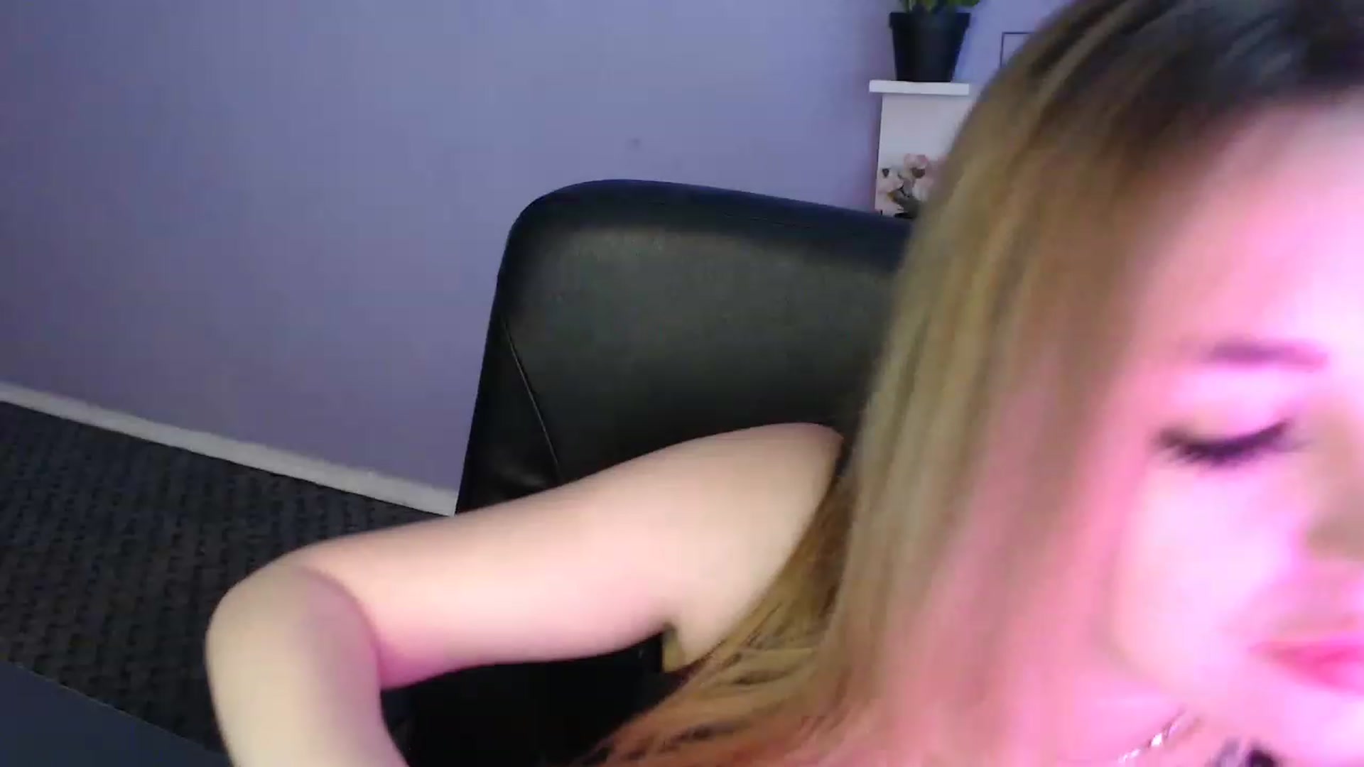 Gallery image thumbnail from Keyssi_li's myfreecams stream on, 03/31/2023, 11:55 image 4 of 20