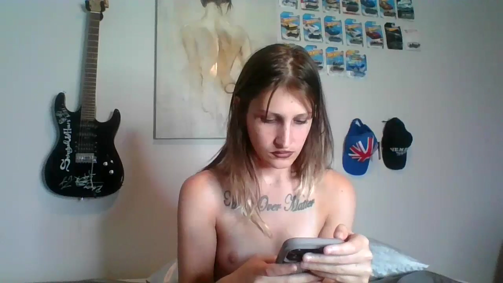 Gallery image thumbnail from Kezzlovesyou's myfreecams stream on, 10/03/2024, 24:53 image 6 of 20