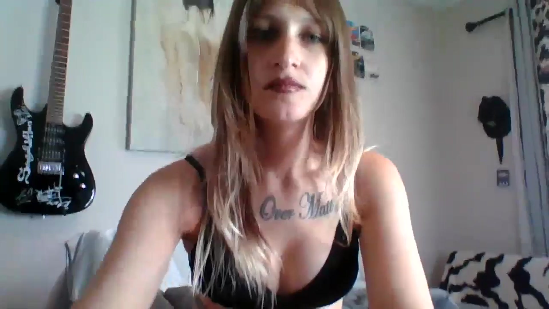 Gallery image thumbnail from Kezzlovesyou's myfreecams stream on, 10/13/2024, 16:52 image 16 of 20