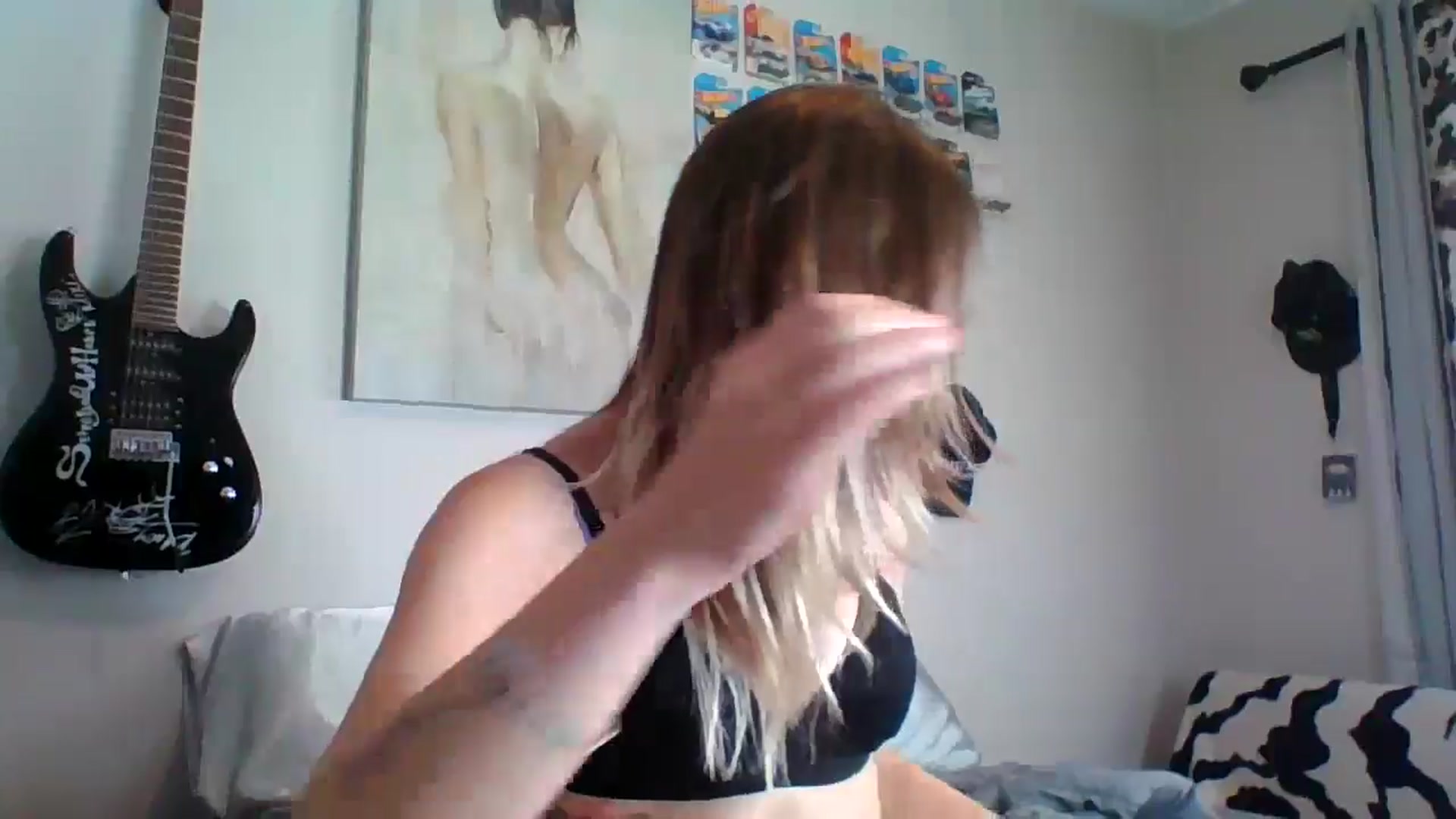 Gallery image thumbnail from Kezzlovesyou's myfreecams stream on, 10/13/2024, 16:52 image 17 of 20