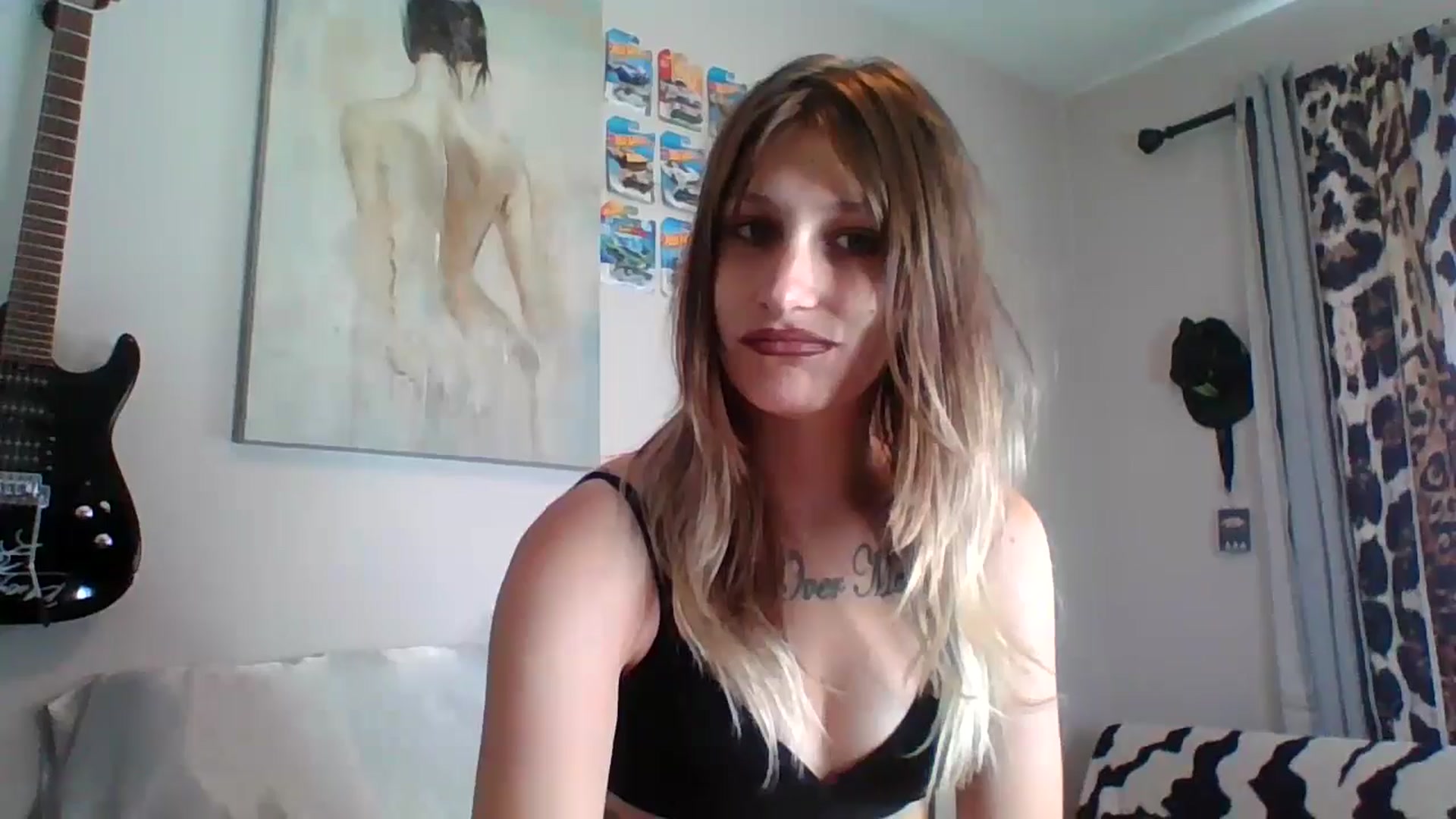 Gallery image thumbnail from Kezzlovesyou's myfreecams stream on, 10/13/2024, 16:52 image 4 of 20