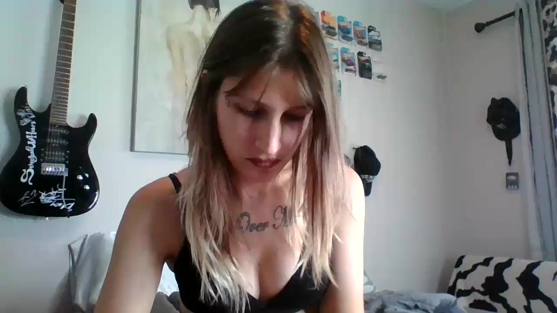 Gallery image thumbnail from Kezzlovesyou's myfreecams stream on, 10/13/2024, 16:52 image 19 of 20