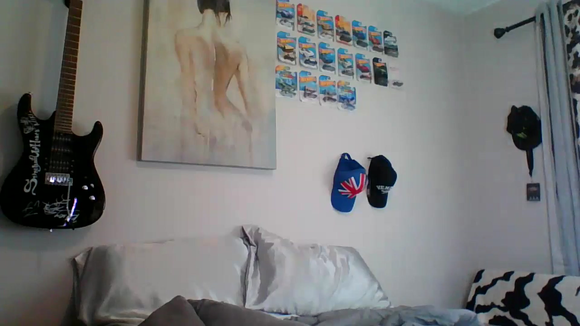 Gallery image thumbnail from Kezzlovesyou's myfreecams stream on, 10/13/2024, 16:52 image 13 of 20