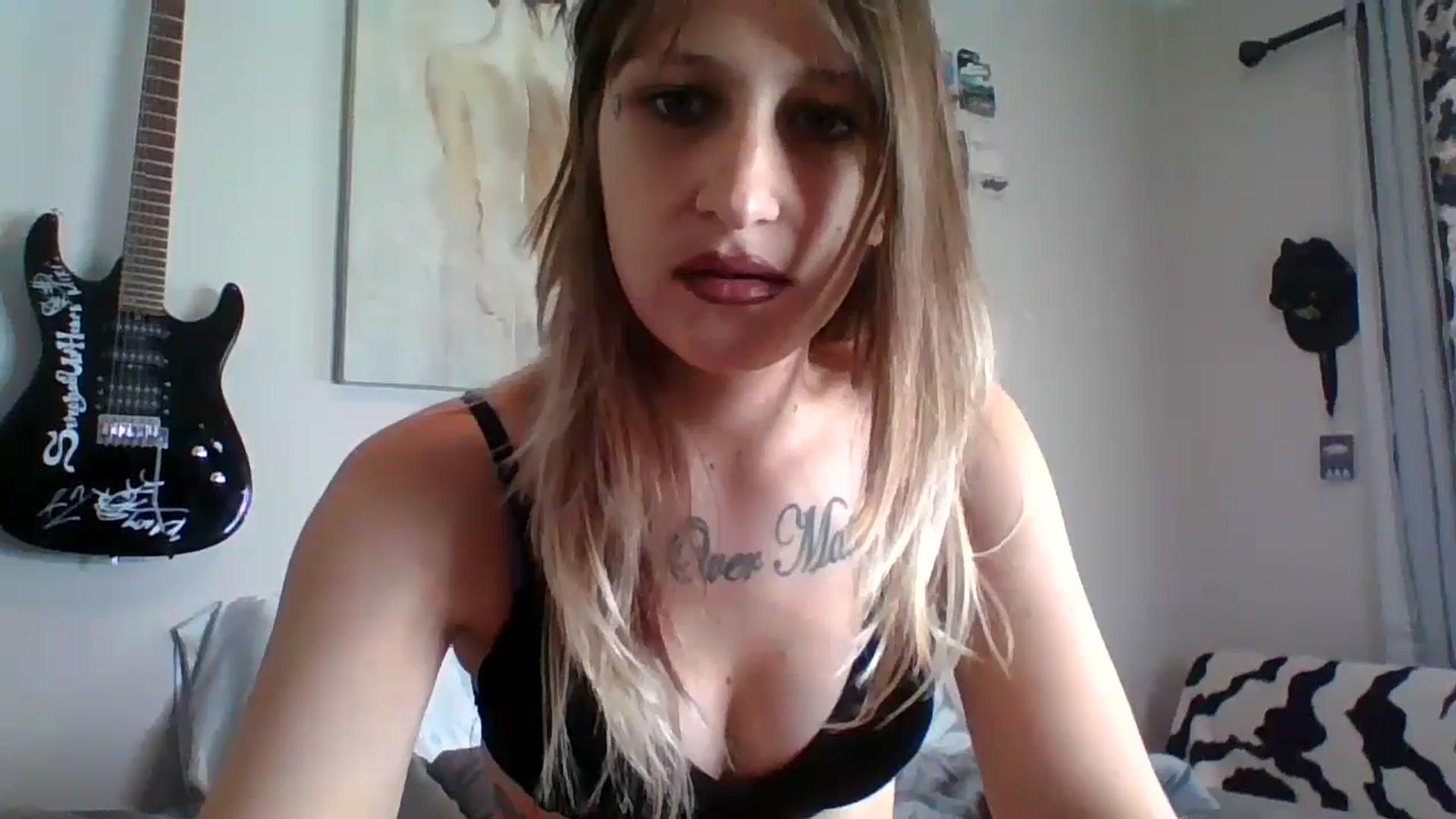 Gallery image thumbnail from Kezzlovesyou's myfreecams stream on, 10/13/2024, 16:52 image 18 of 20