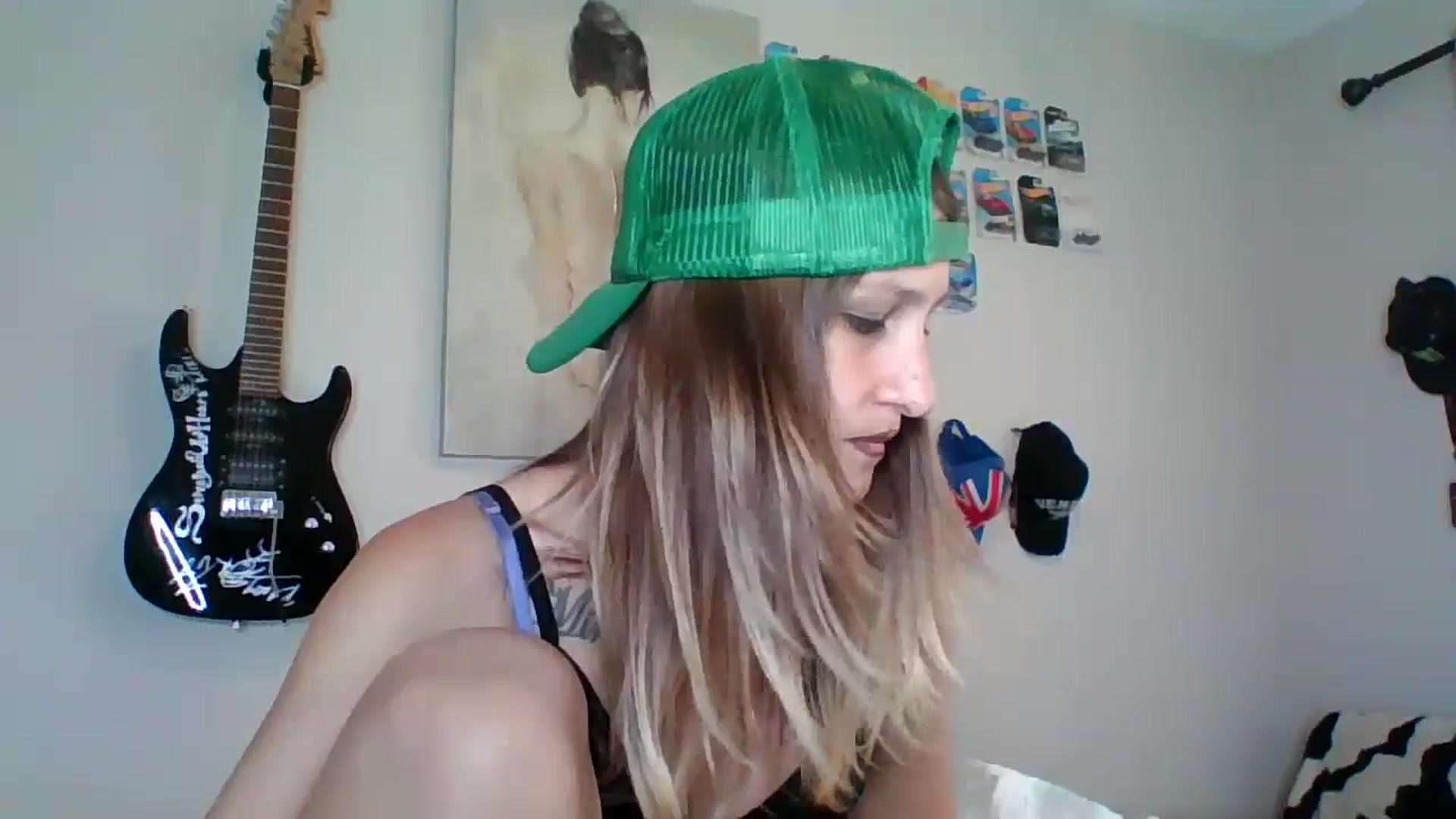 Gallery image thumbnail from Kezzlovesyou's myfreecams stream on, 10/14/2024, 16:40 image 4 of 20
