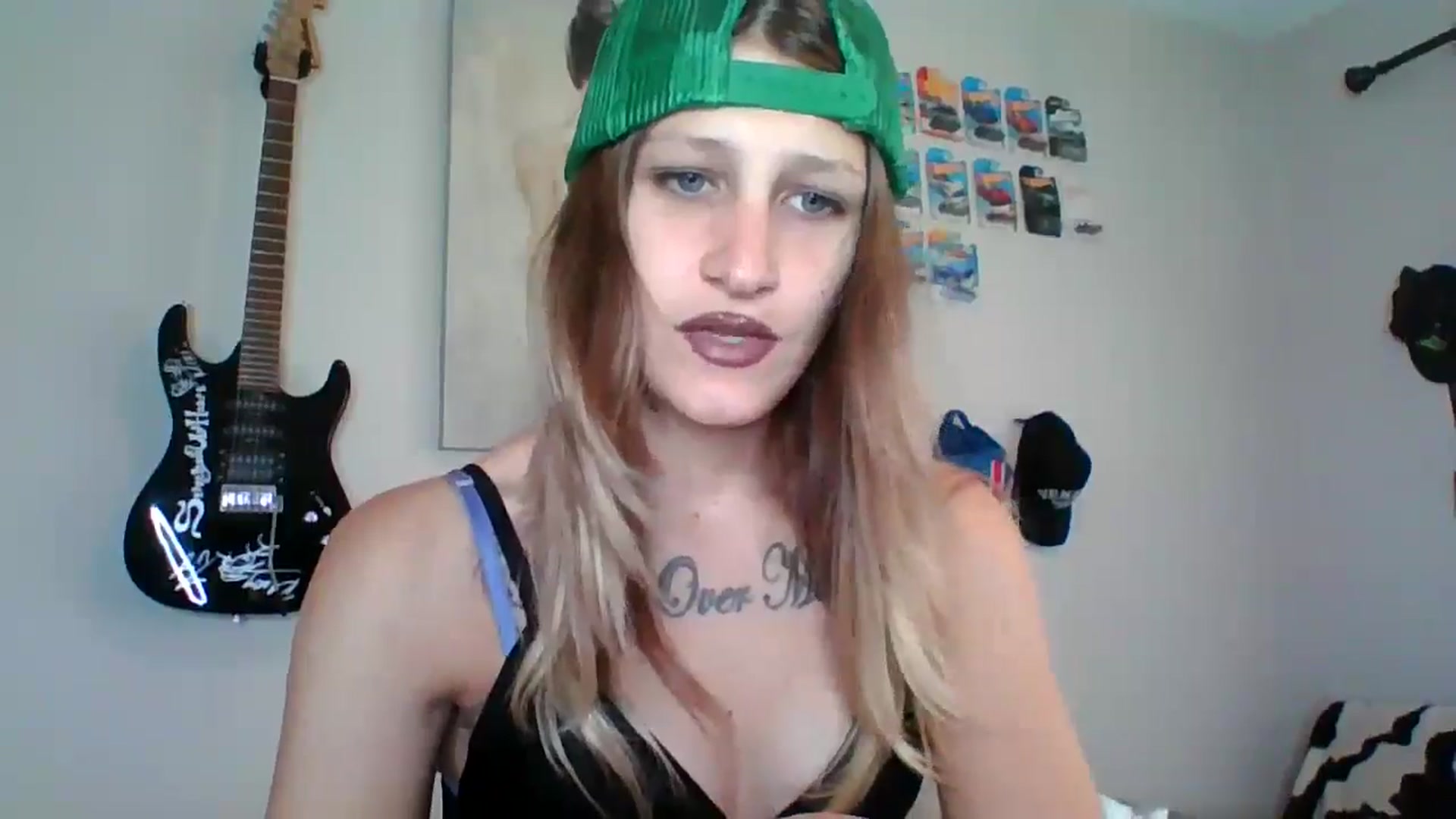 Gallery image thumbnail from Kezzlovesyou's myfreecams stream on, 10/14/2024, 16:40 image 6 of 20