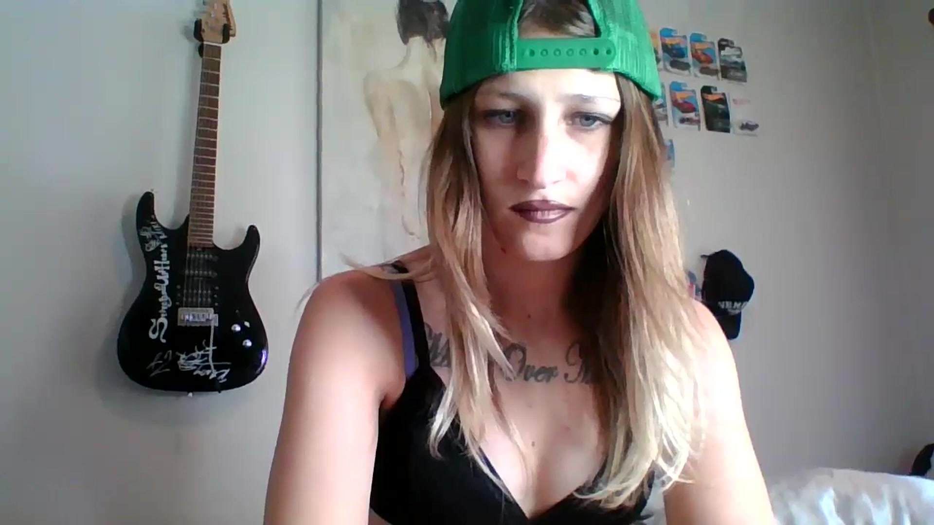 Gallery image thumbnail from Kezzlovesyou's myfreecams stream on, 10/14/2024, 16:40 image 8 of 20