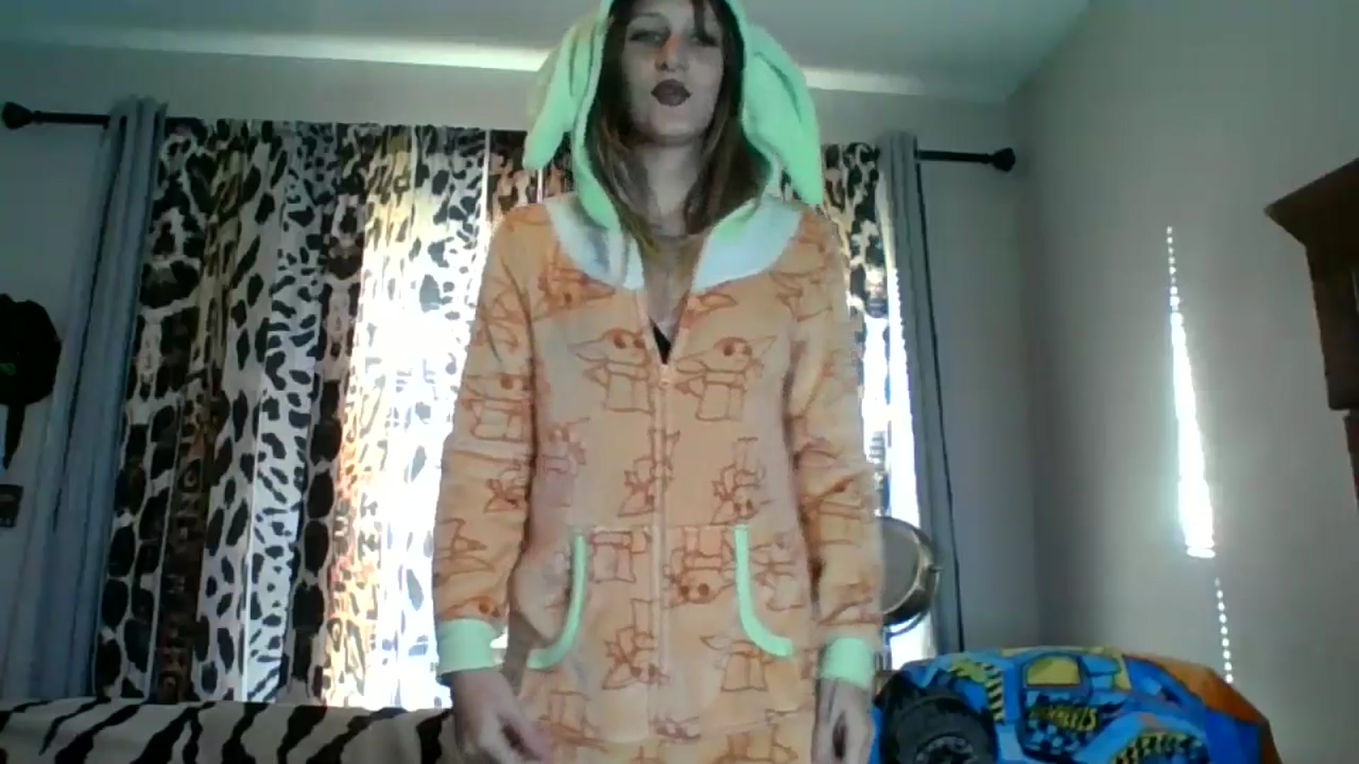 Gallery image thumbnail from Kezzlovesyou's myfreecams stream on, 10/14/2024, 16:40 image 2 of 20