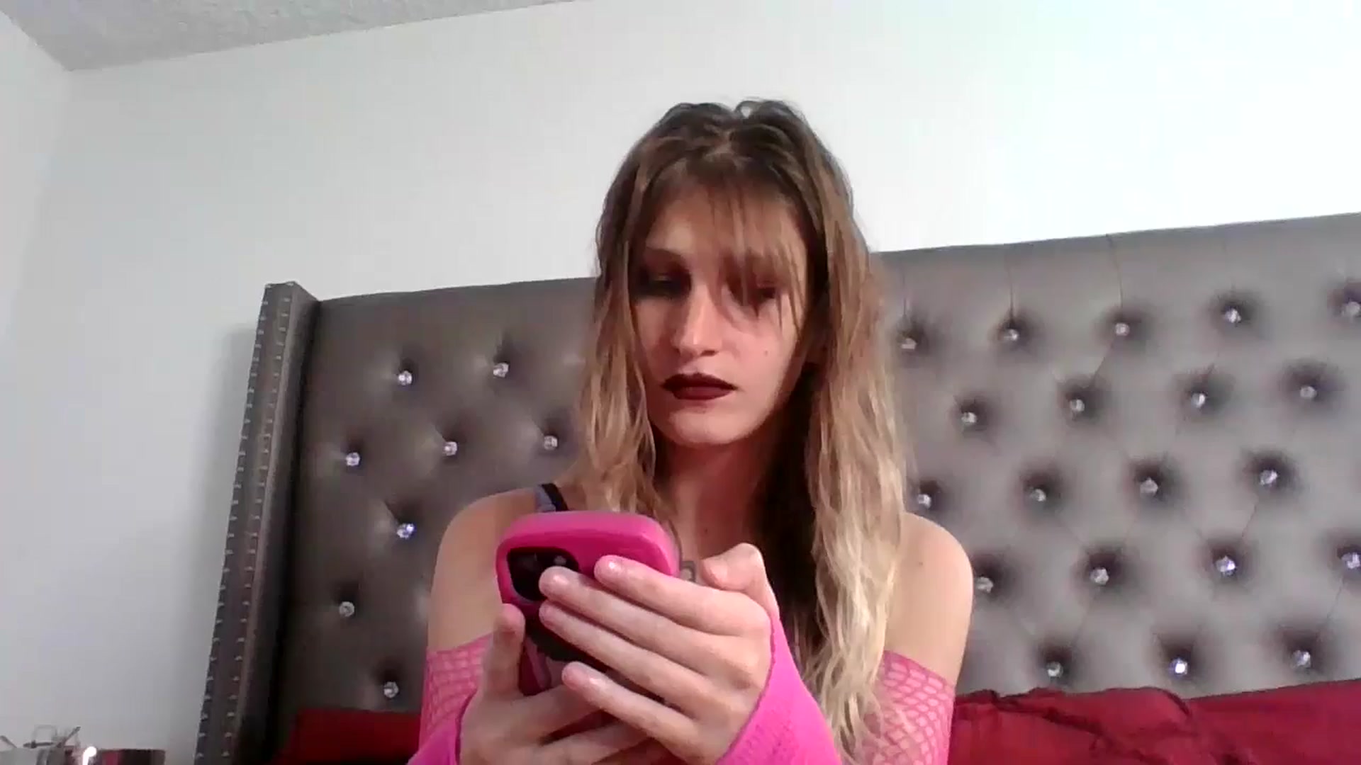 Gallery image thumbnail from Kezzlovesyou's myfreecams stream on, 11/04/2024, 22:41 image 3 of 20