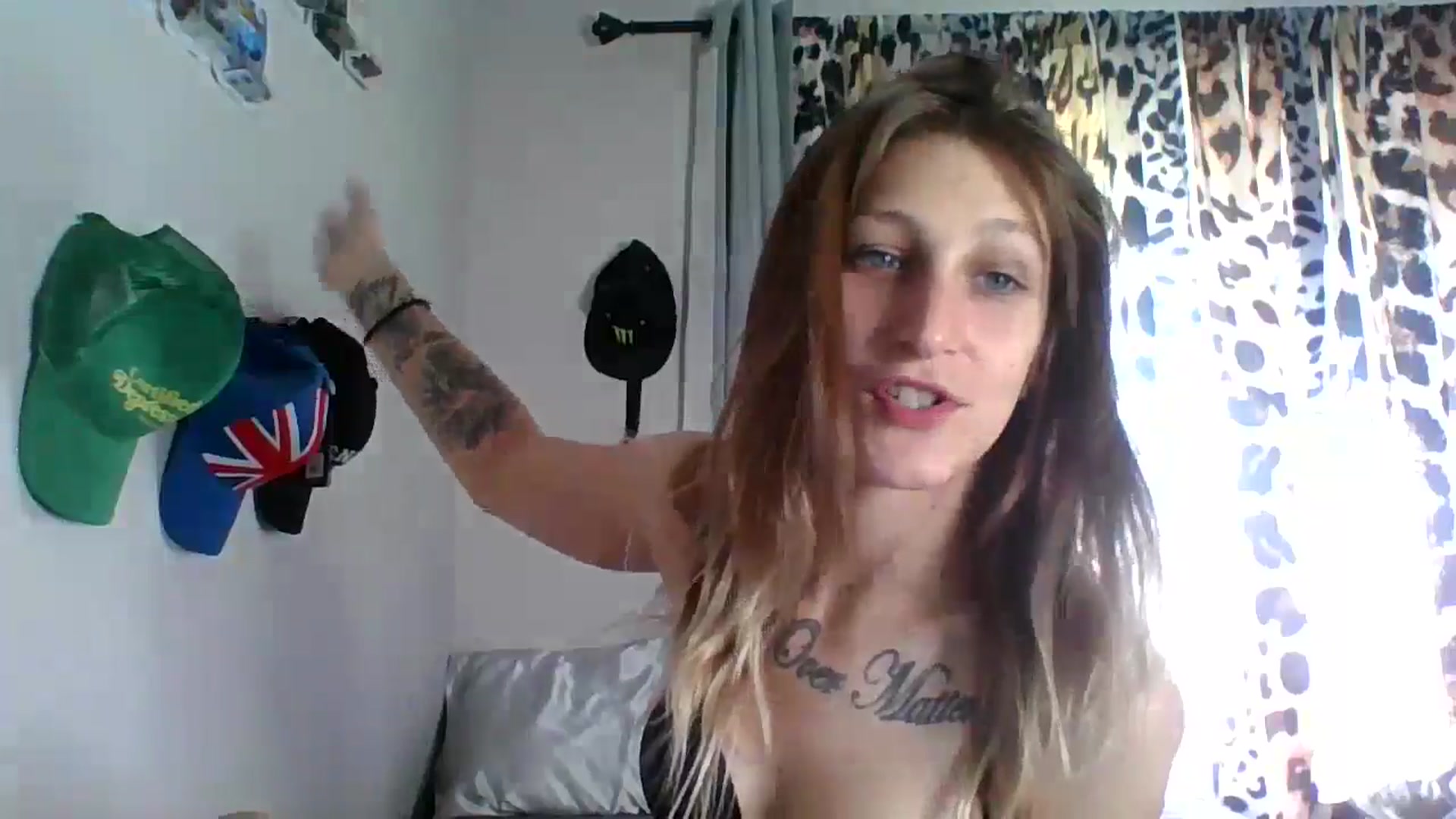 Gallery image thumbnail from Kezzlovesyou's myfreecams stream on, 12/08/2024, 19:45 image 7 of 20